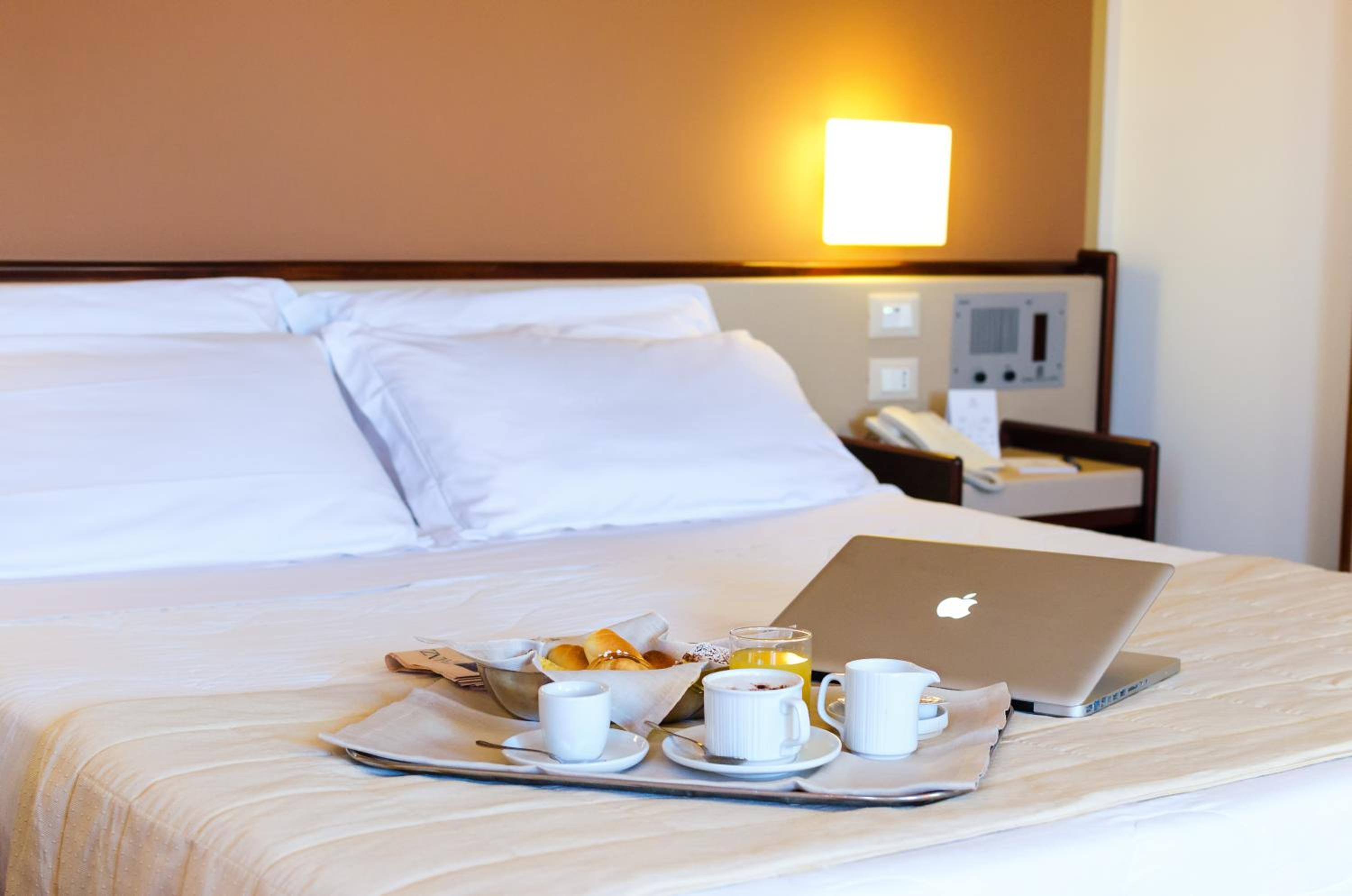 Standard Double Room - Photo 8
