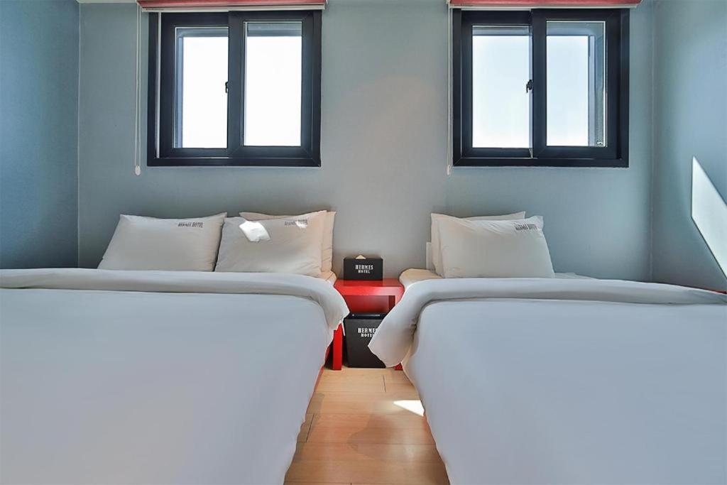 Standard Twin Room - Photo 2