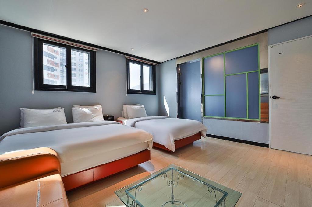 Standard Twin Room - Photo 1