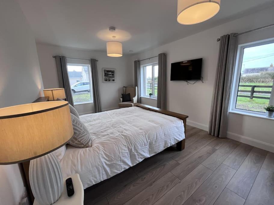 Four-Bedroom House photo 2