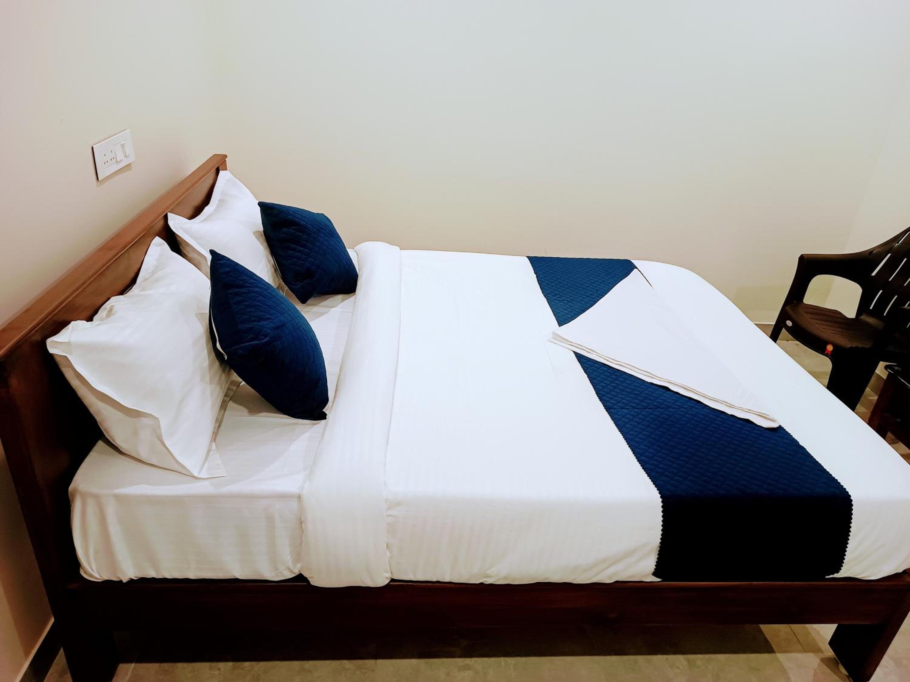 Superior King Room - Photo 8