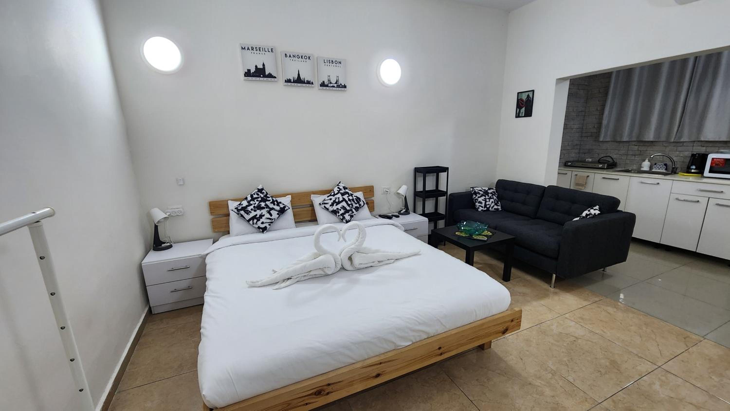 Deluxe Studio