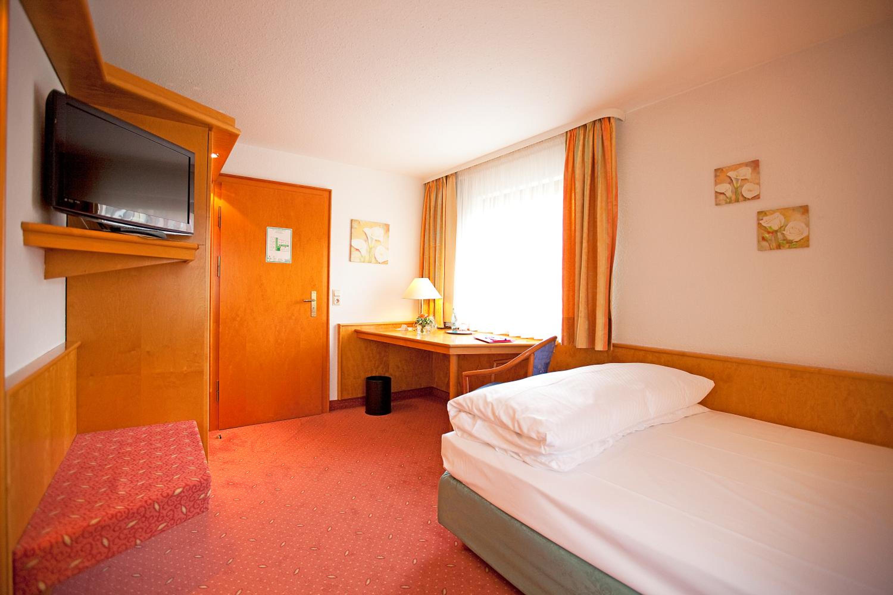 Single Room photo 3