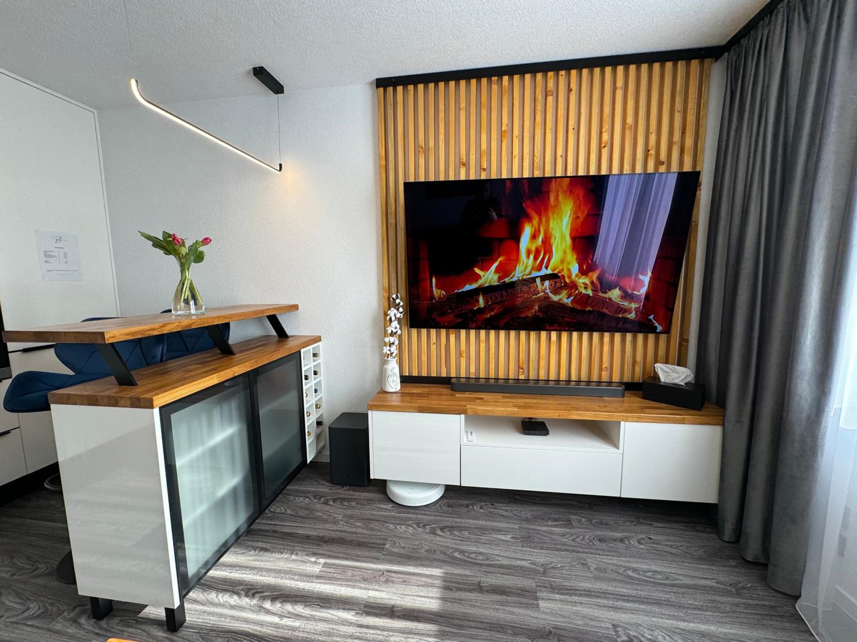 One-Bedroom Apartment photo 1