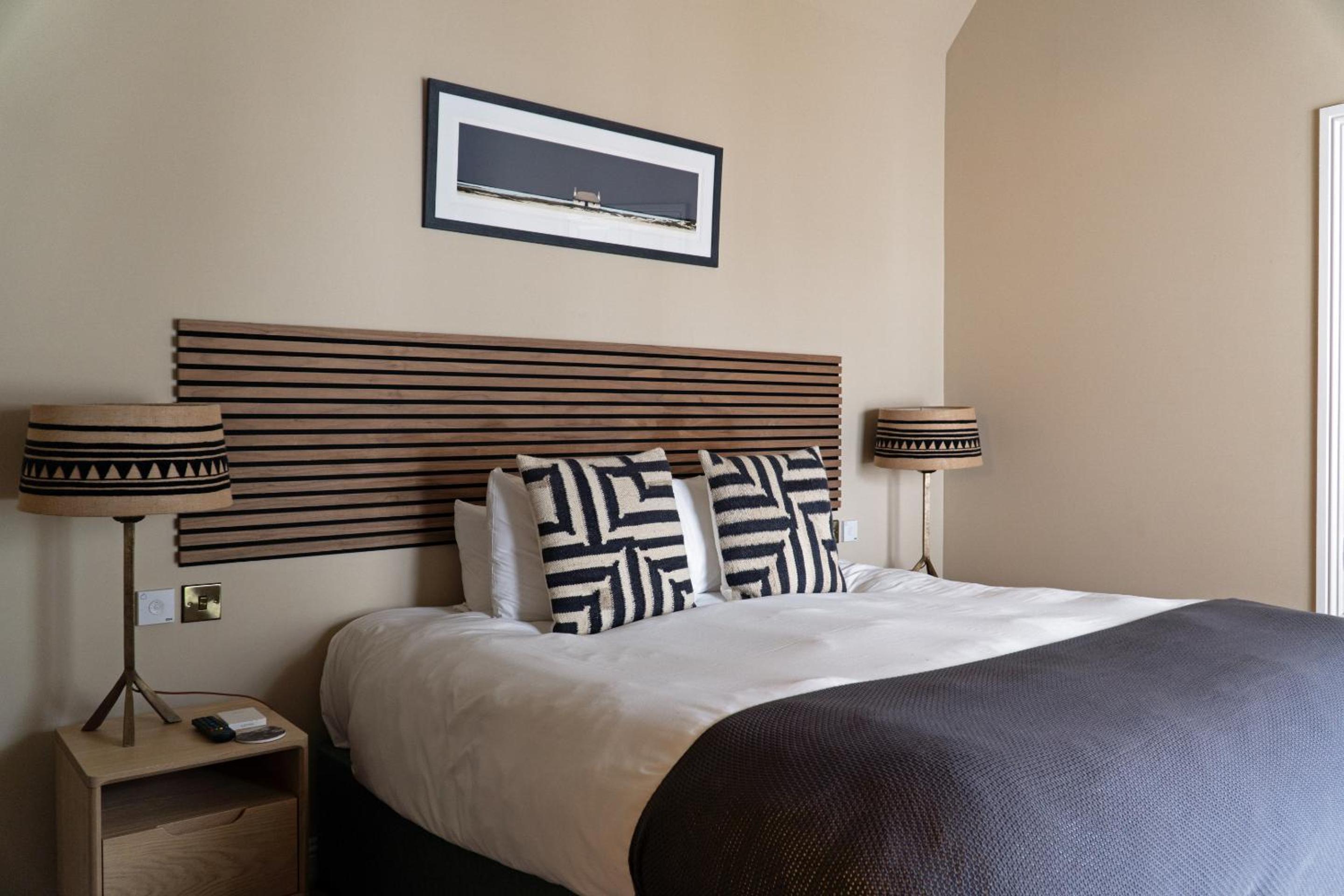 Superior King Room - Photo 5