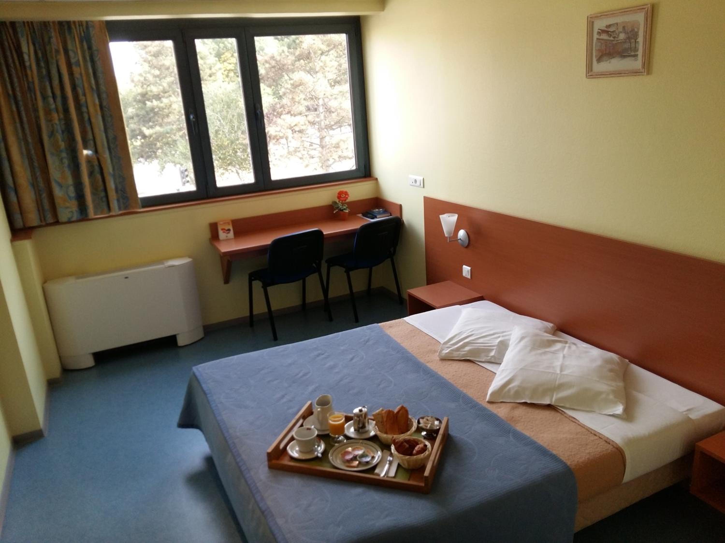 Double or Twin Room - Photo 4