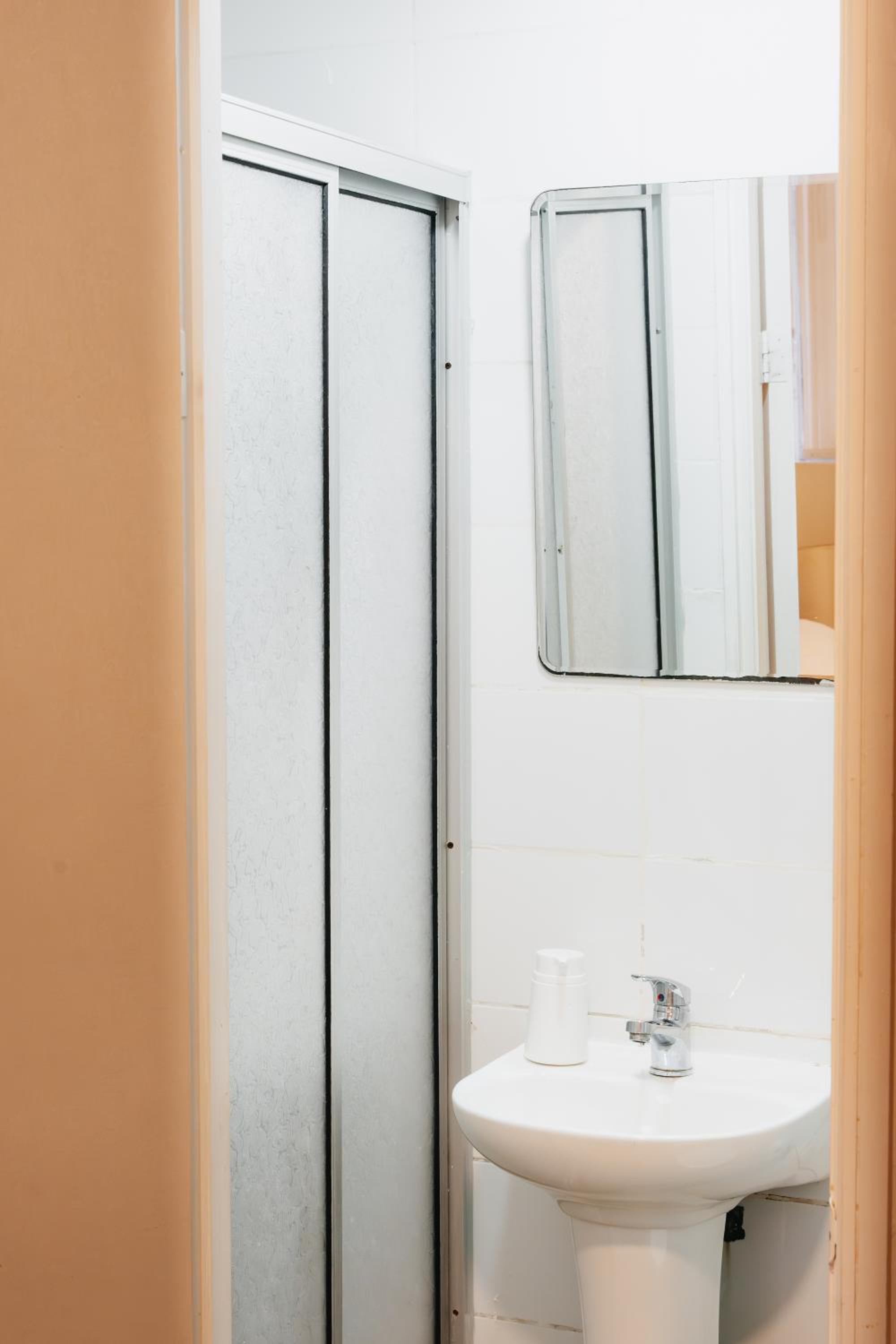 Quadruple Room with Private Bathroom photo 2