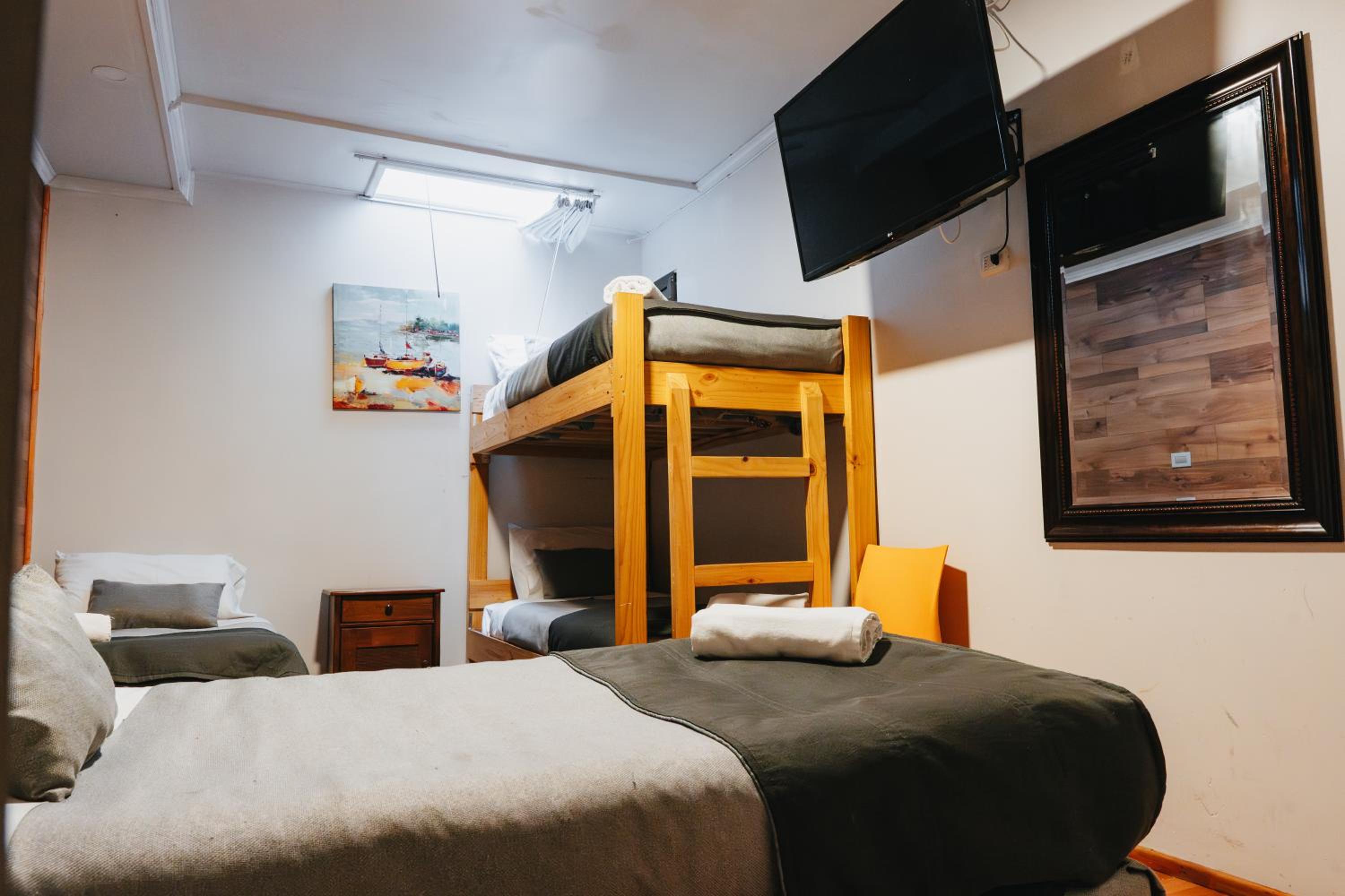 Quadruple Room with Private Bathroom photo 1