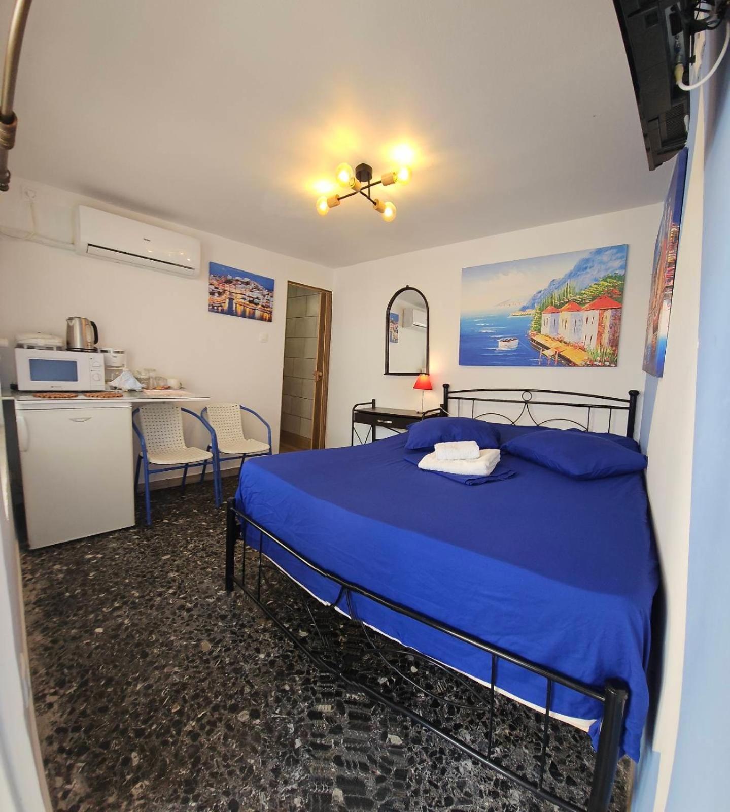 Suite with Balcony and Garden View