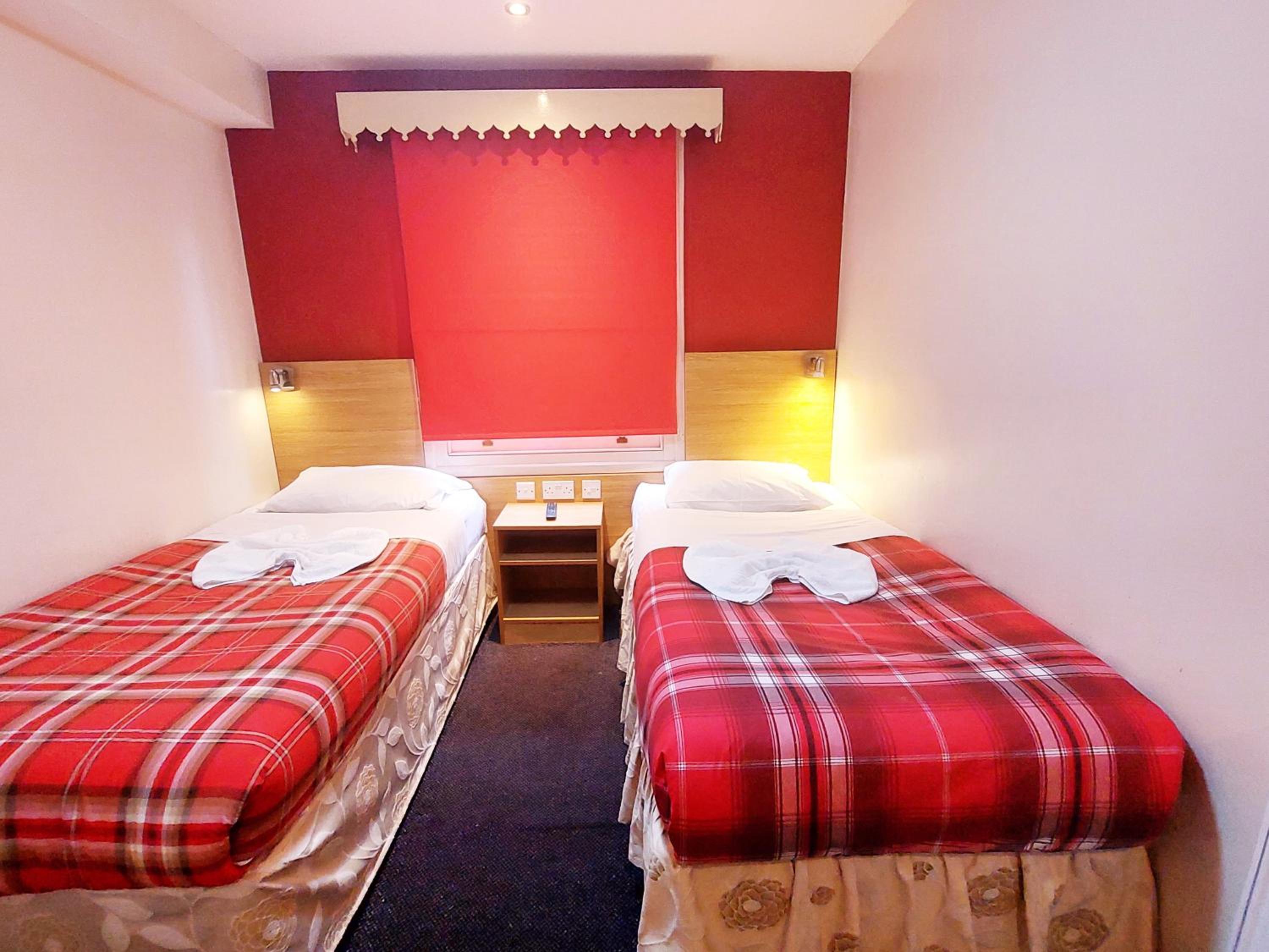 Twin Room with private Toilet and Shower photo 3