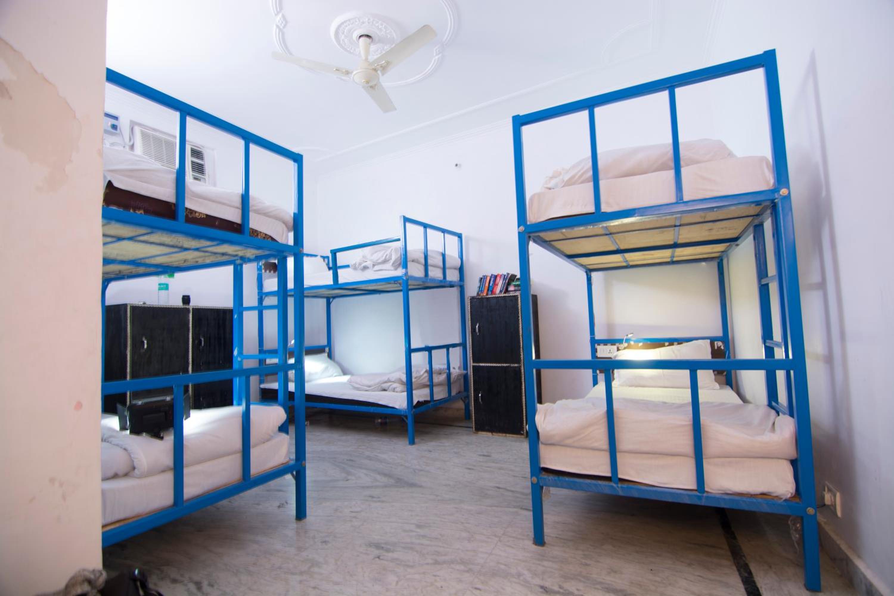 Bed in 6-Bed Mixed Dormitory Room photo 2
