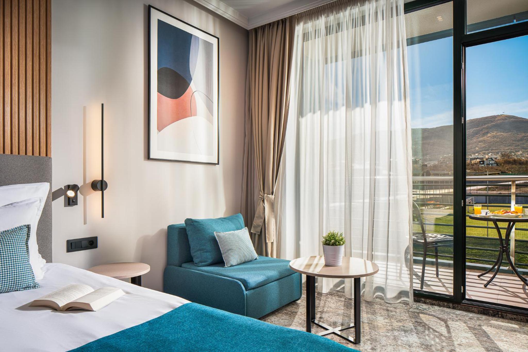 Deluxe Double Room with Balcony photo 2