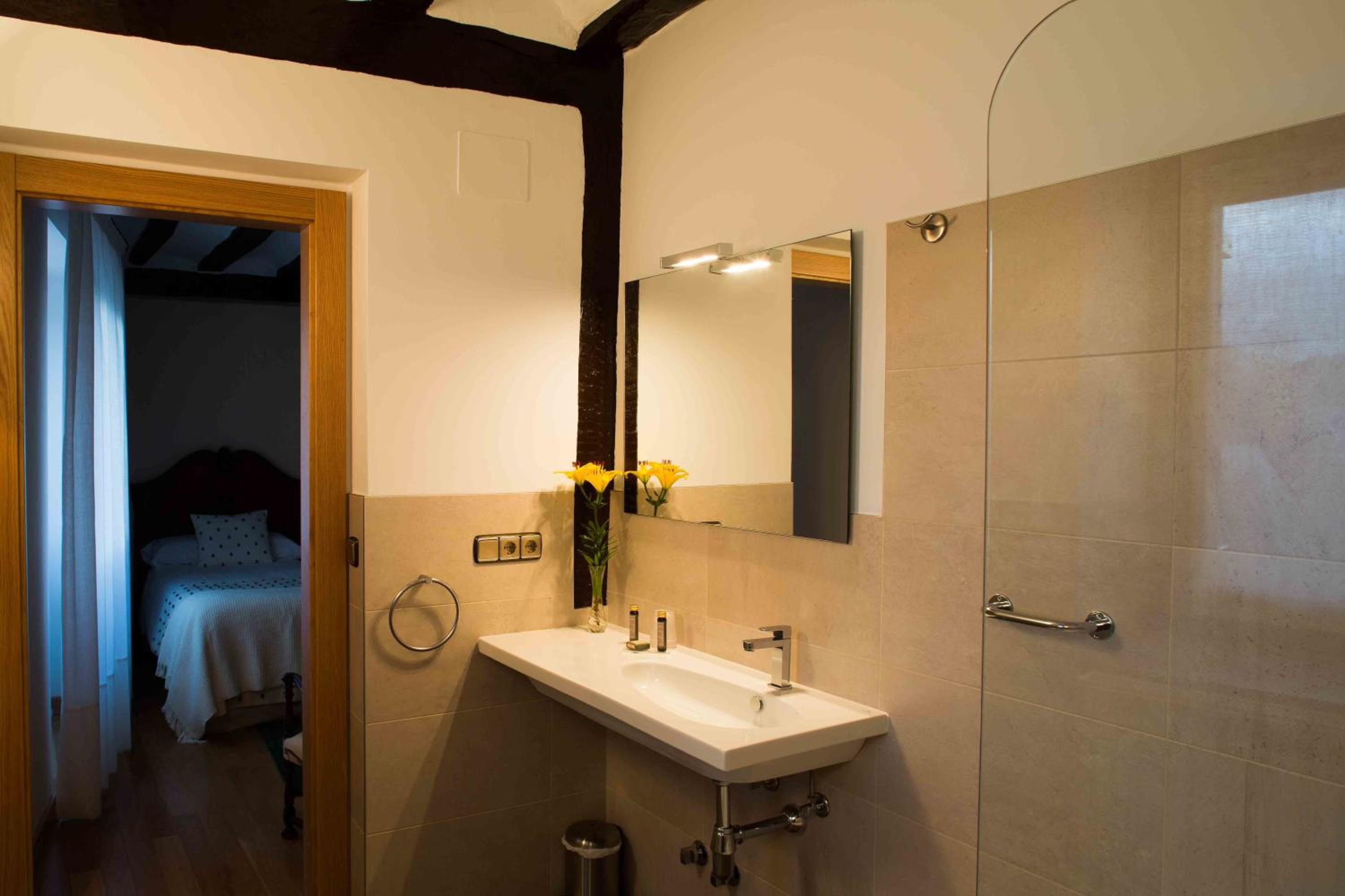 Standard Double or Twin Room photo 2