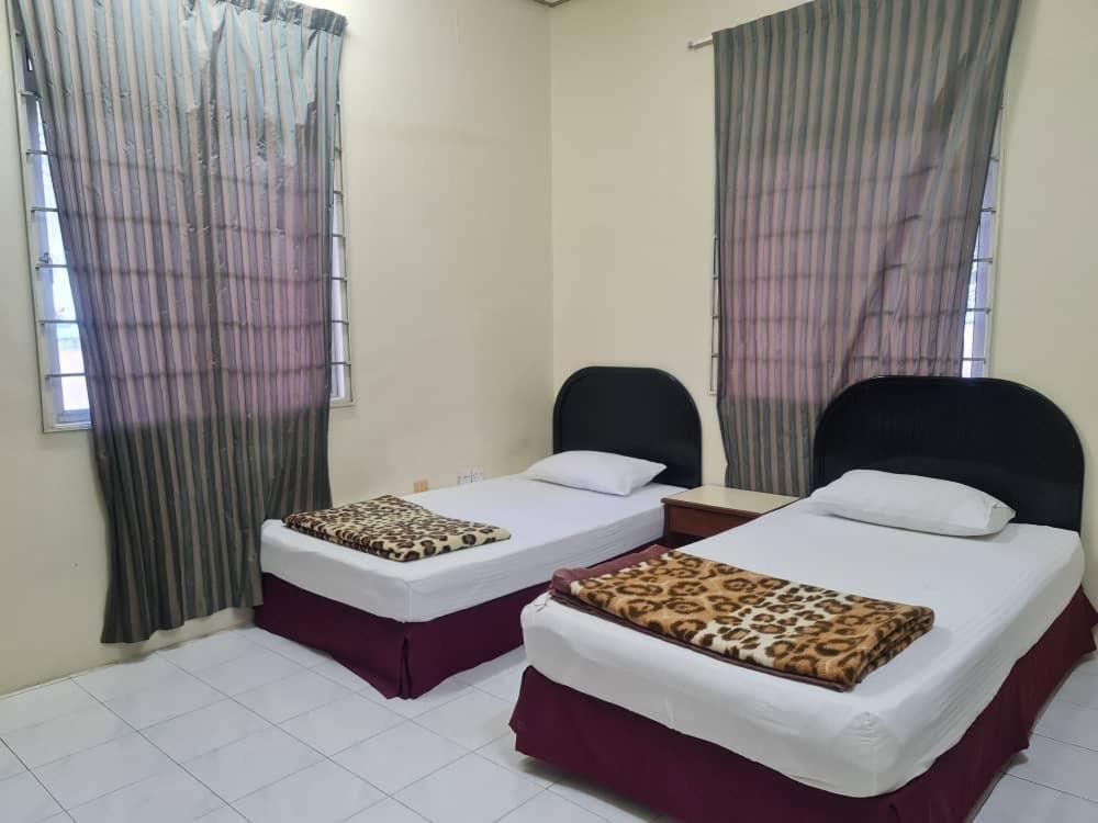 Three-Bedroom House photo 2