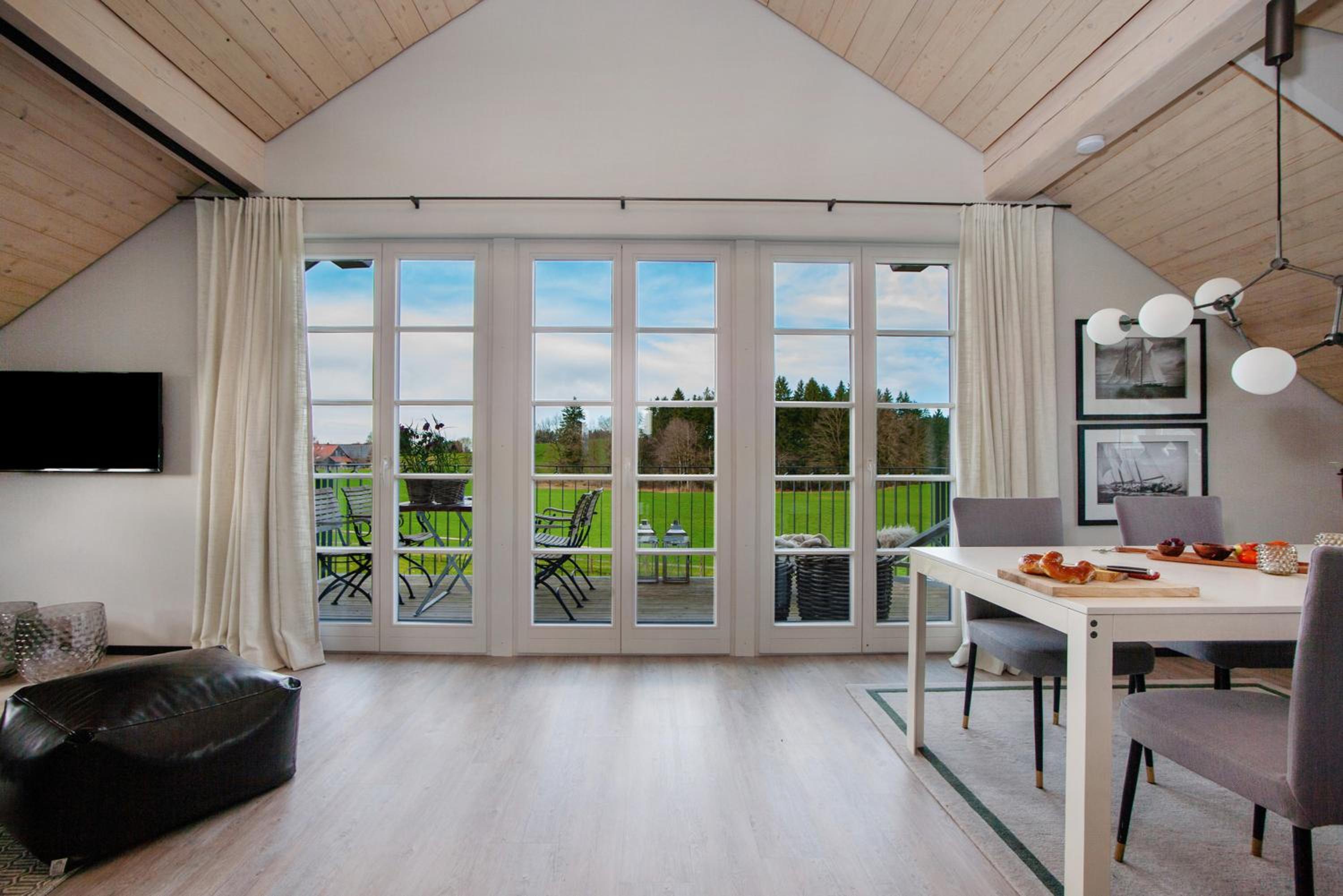 Two-Bedroom Deluxe Apartment with Balcony