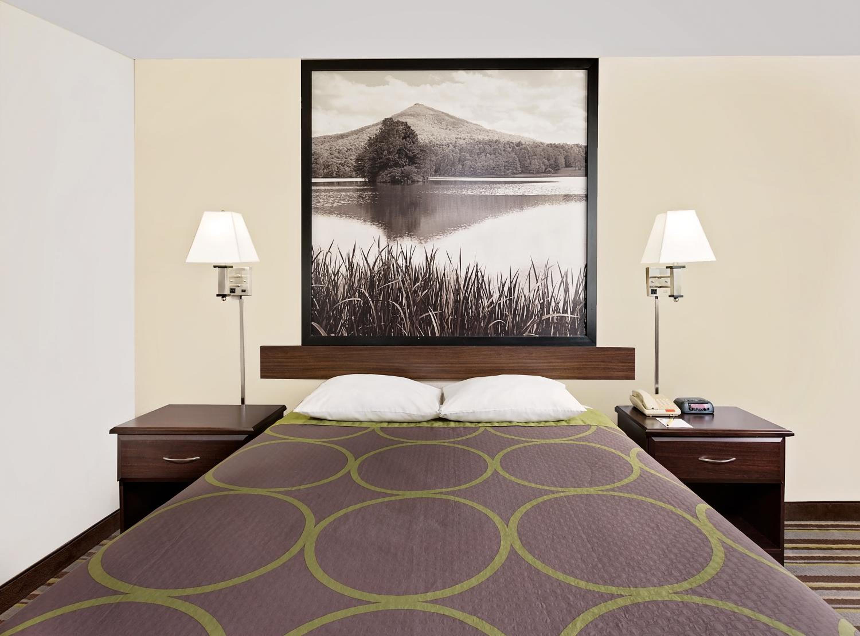 1 Queen Bed, Mobility Accessible Room, Non-Smoking photo 3
