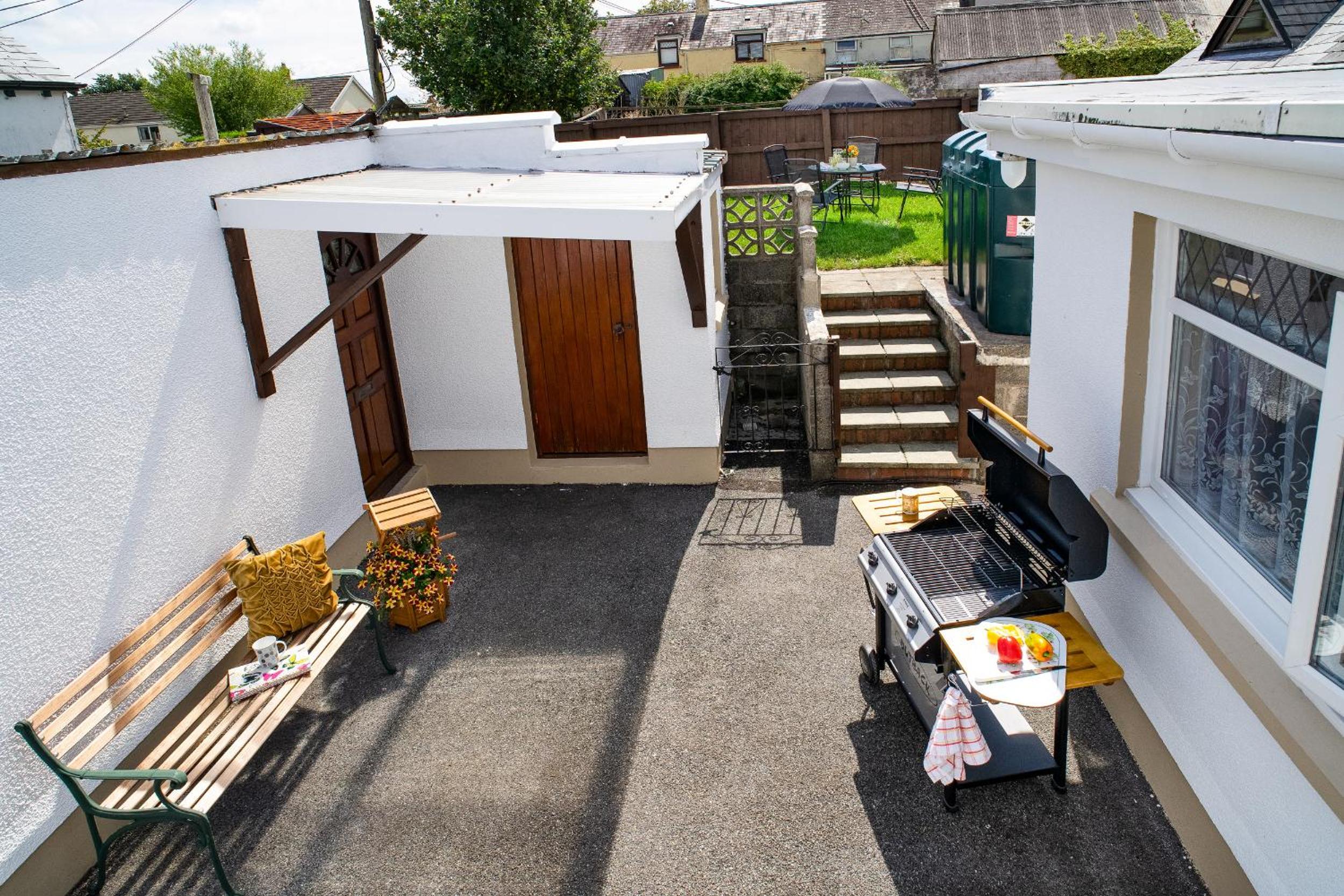 Three-Bedroom House photo 2