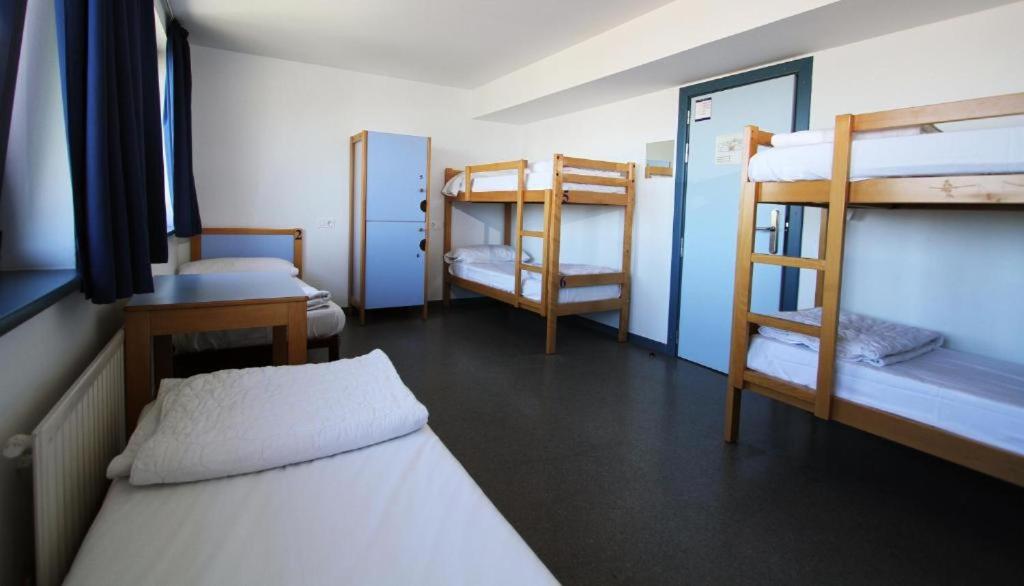 Dormitorio Compartido Mixto de 6 Camas