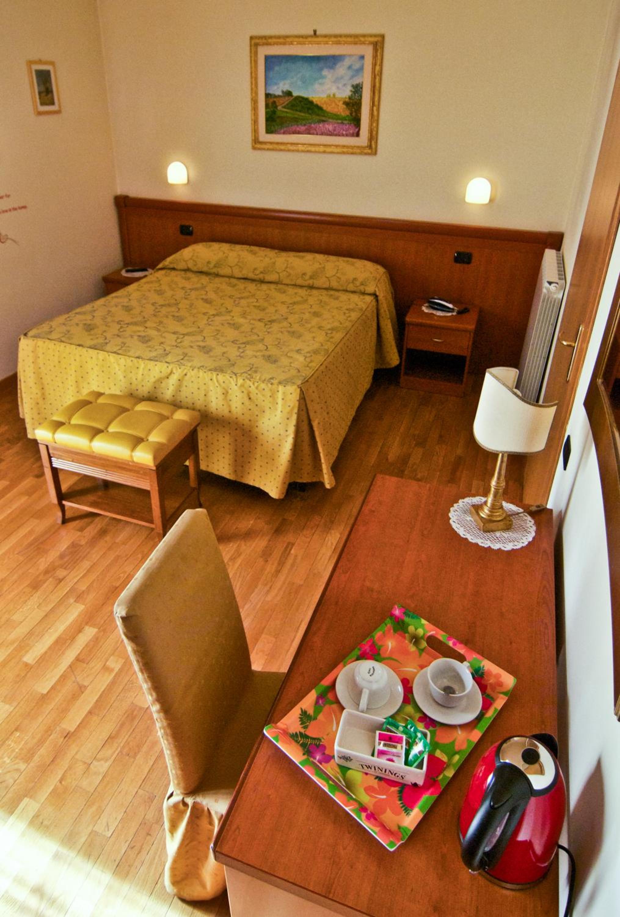 Standard Double Room - Photo 2