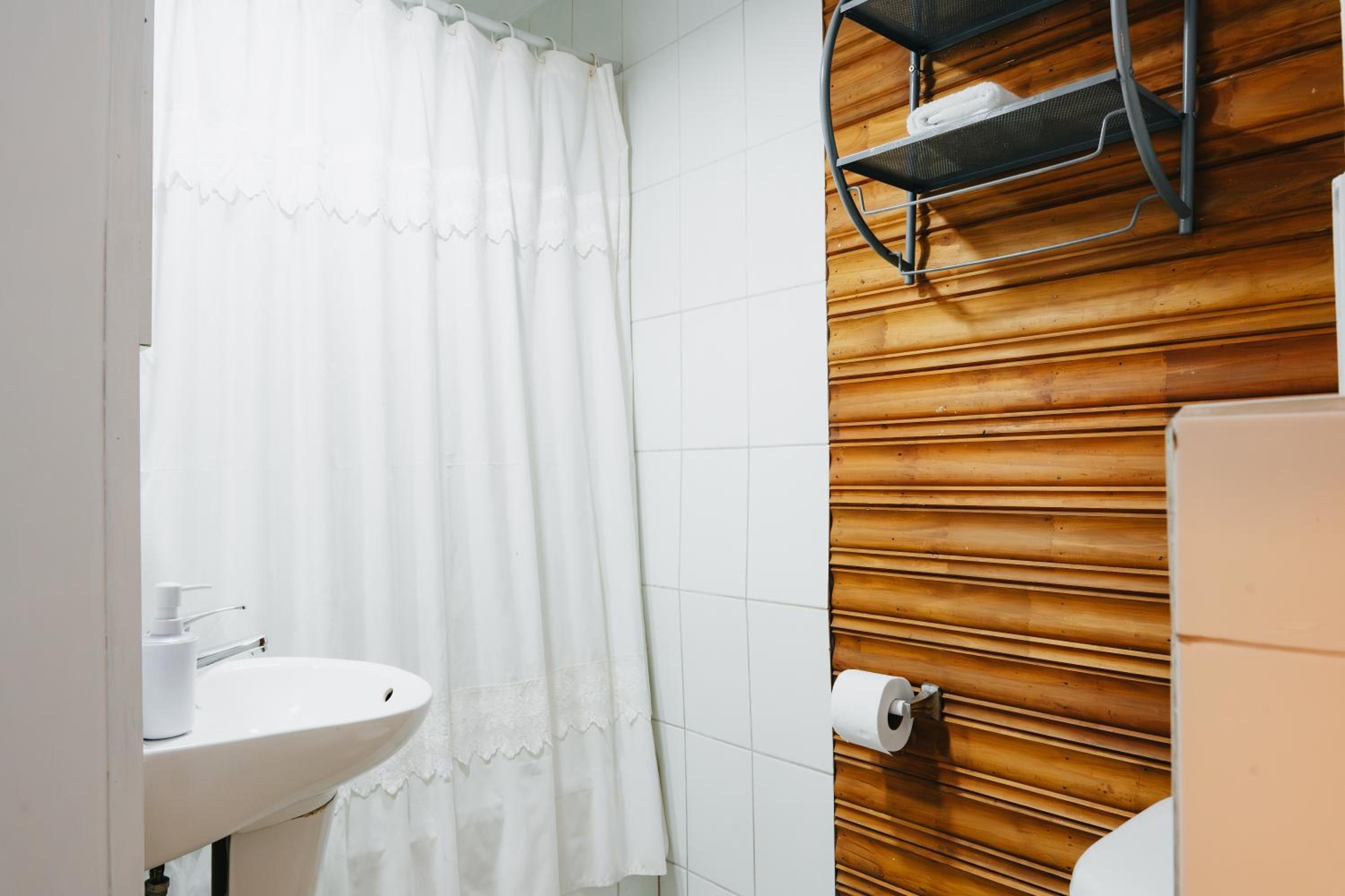 Family Room with Private Bathroom photo 3