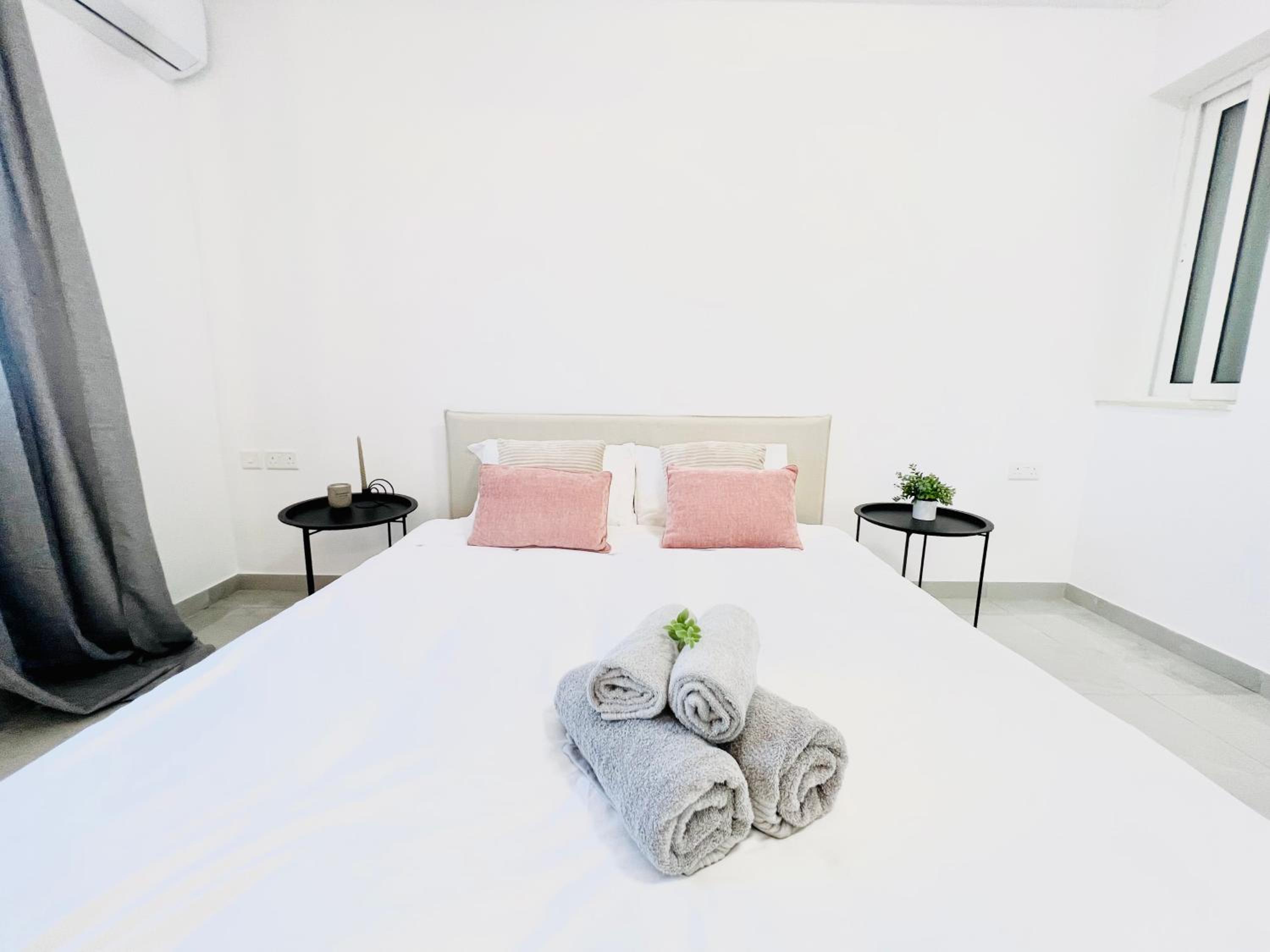 One-Bedroom Apartment with Terrace photo 3