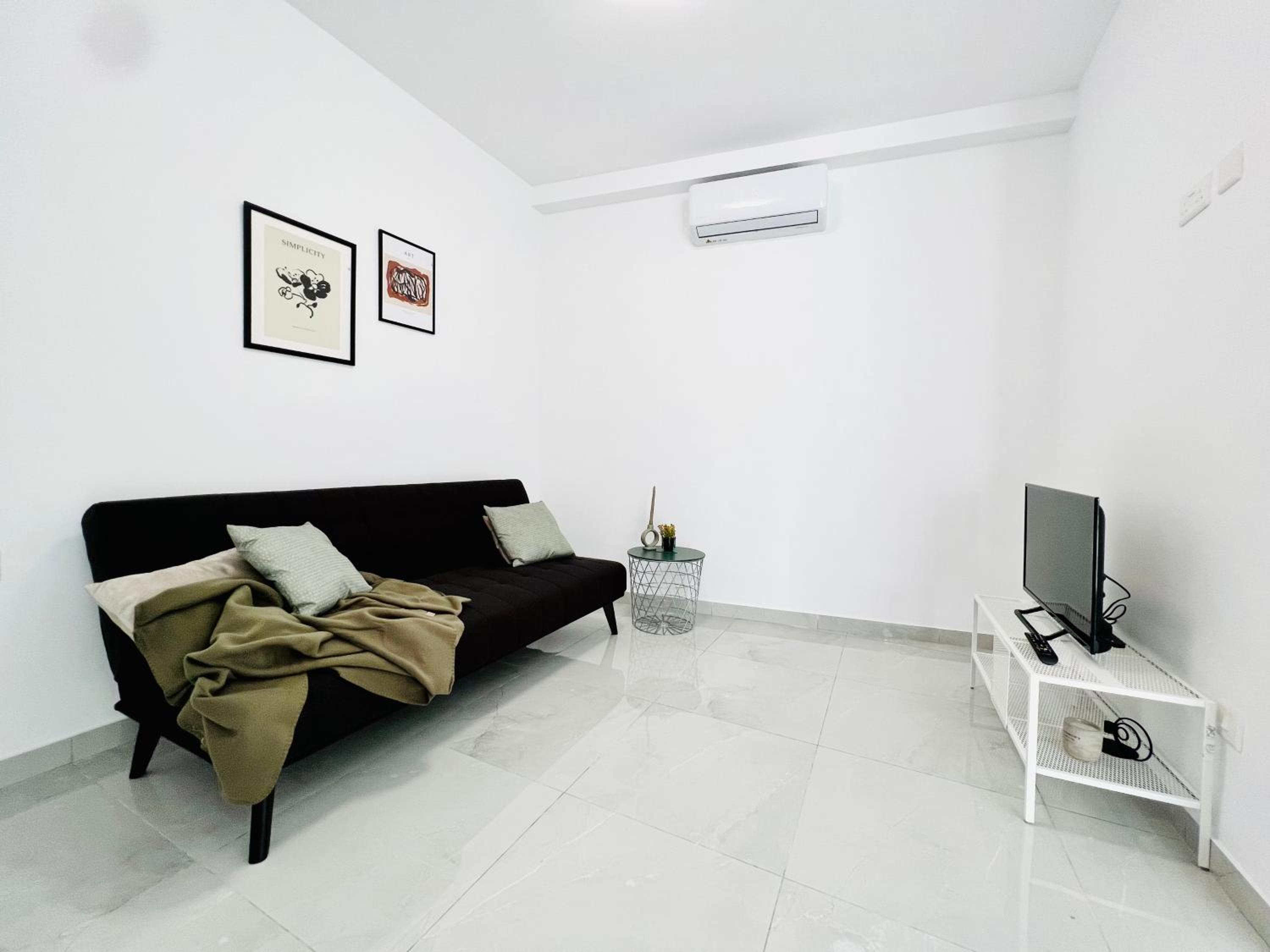 One-Bedroom Apartment photo 2