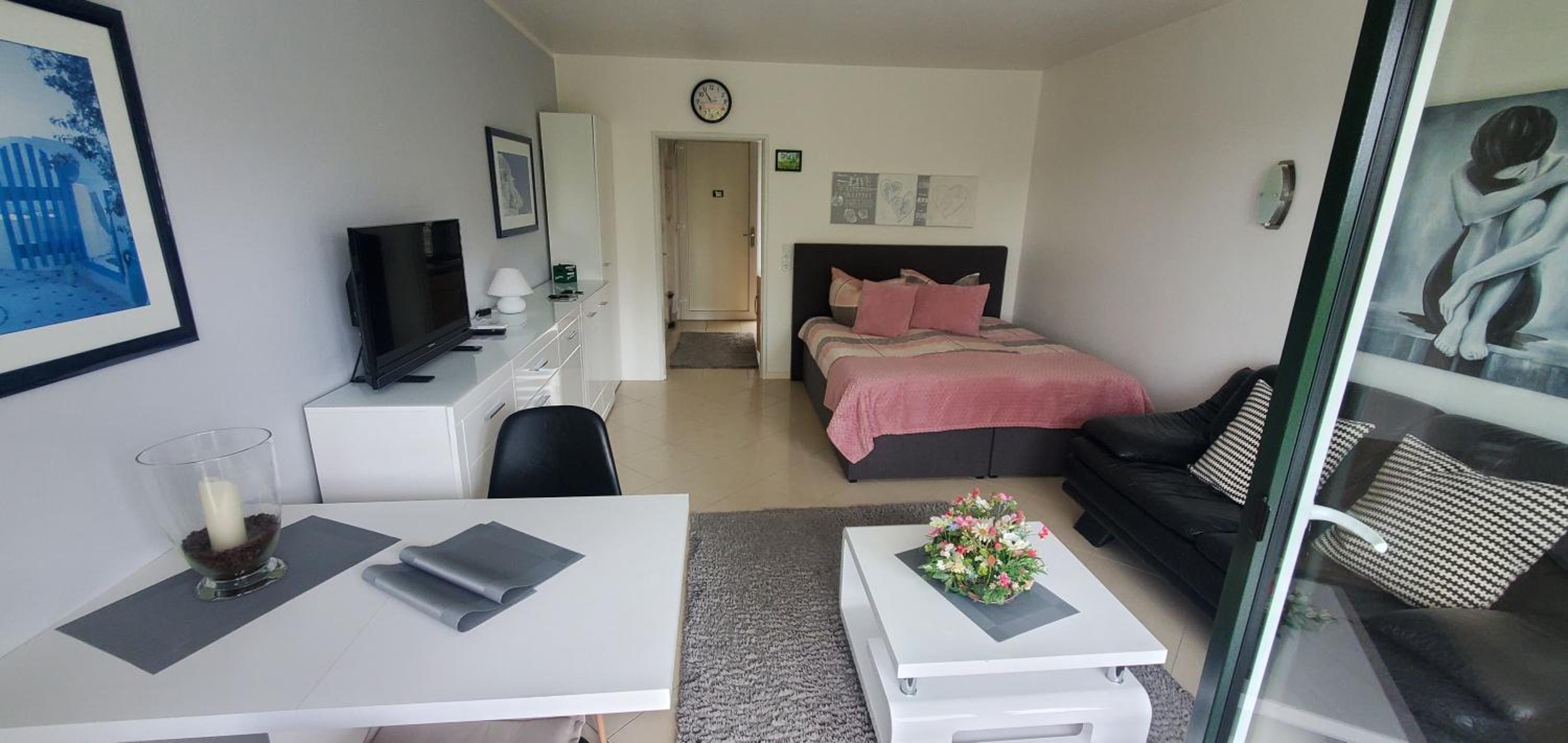 One-Bedroom Apartment photo 3