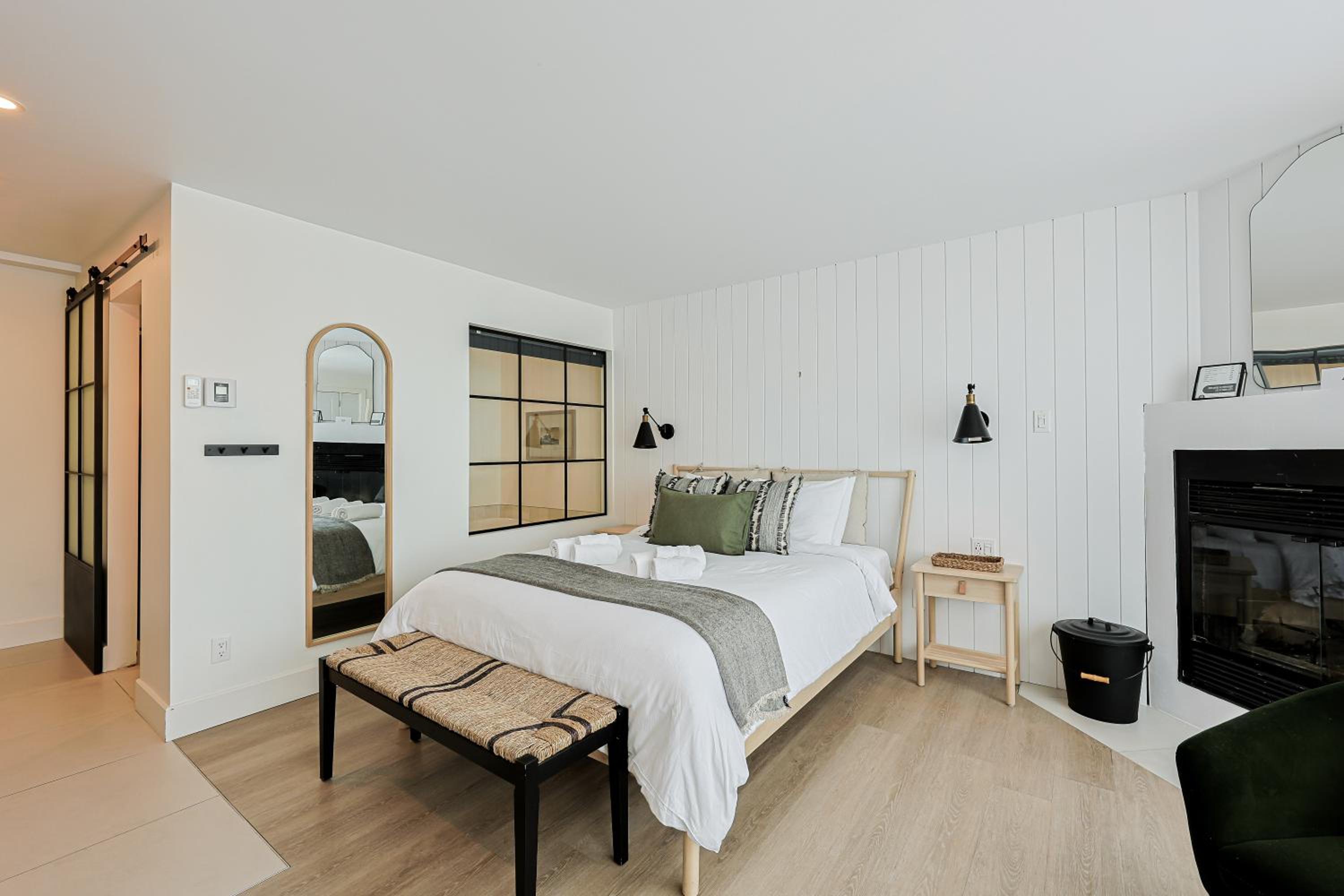 Deluxe Suite with Spa Bath photo 2