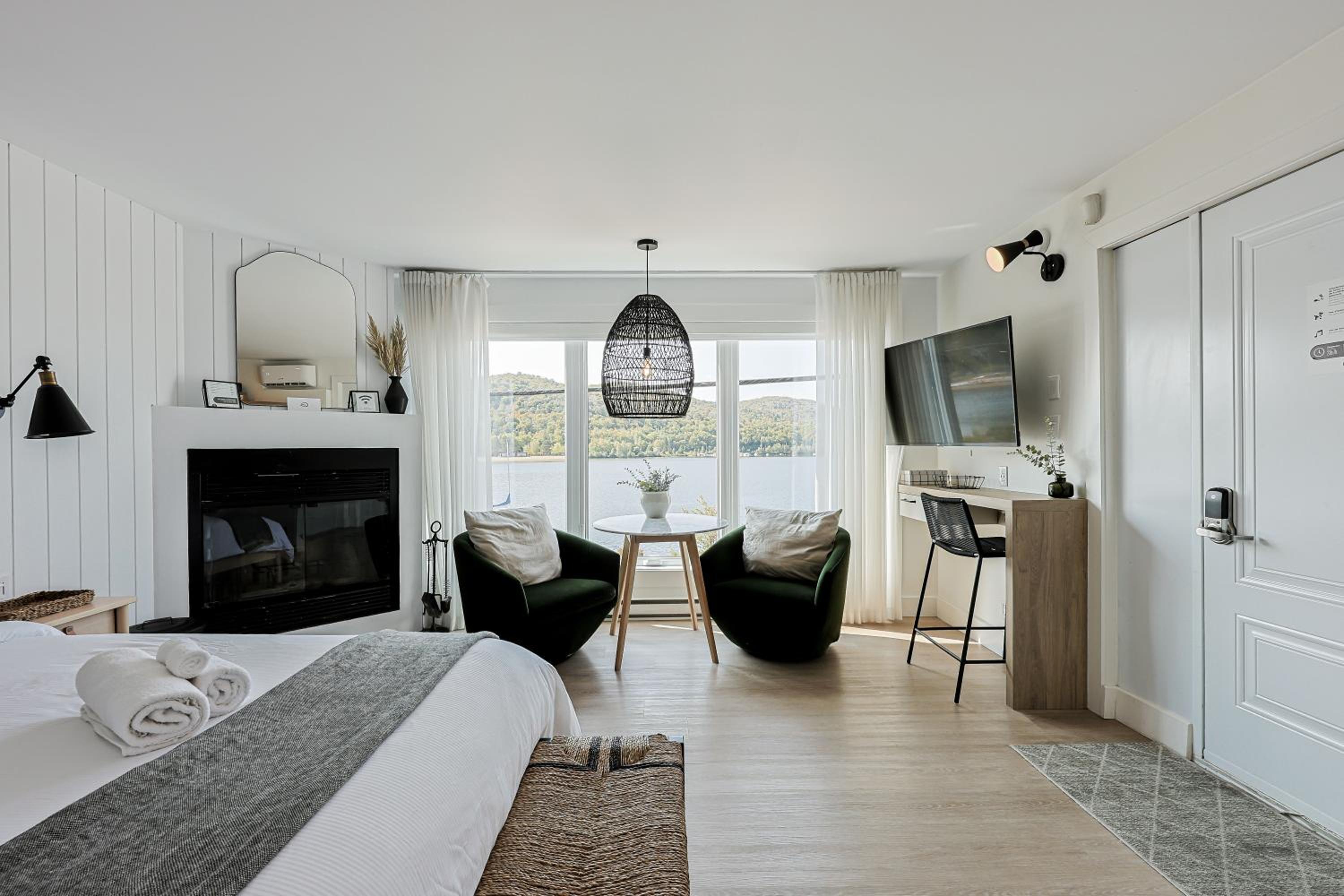Deluxe Suite with Spa Bath photo 1
