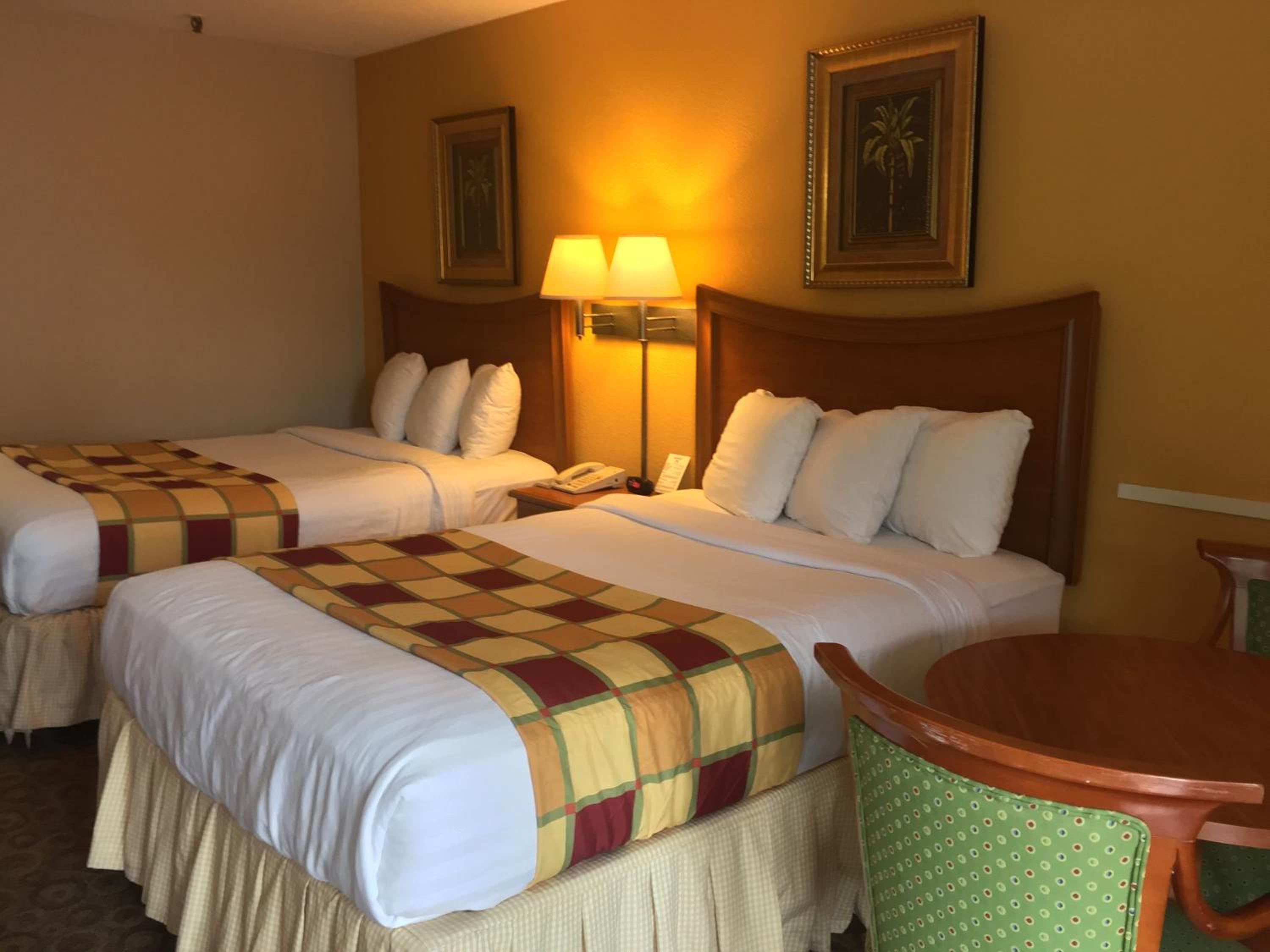 Standard Room with Two Double Beds - Non-Smoking - Photo 3