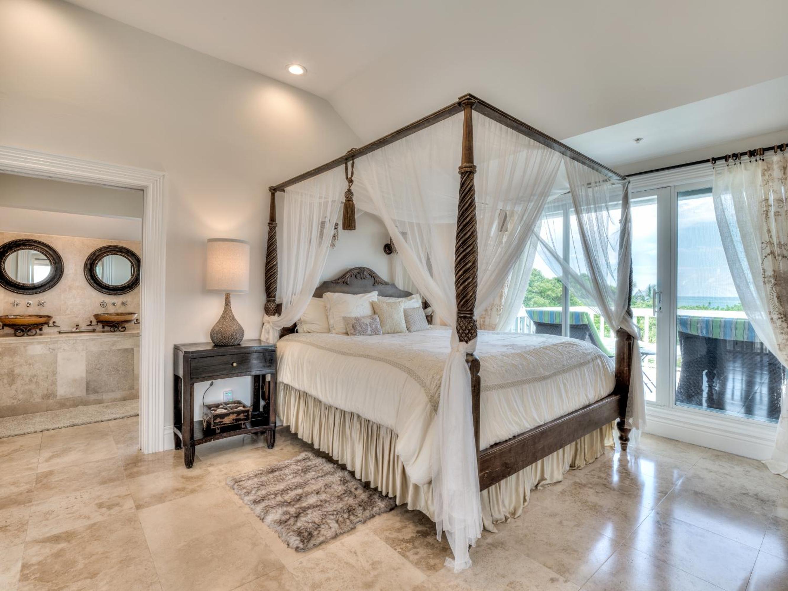 Villa photo 3