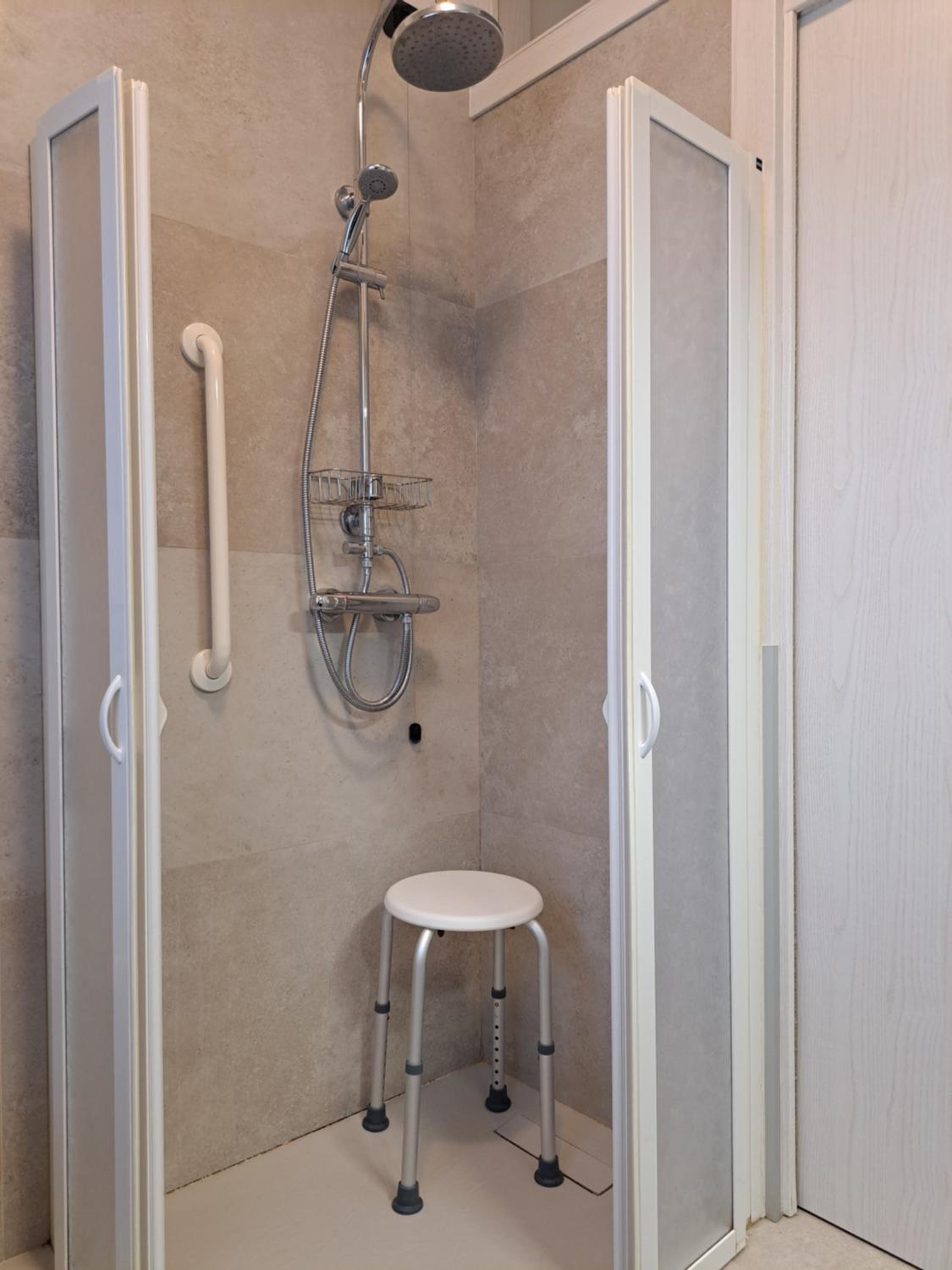 Double or Twin Room - Disability Access - Photo 4