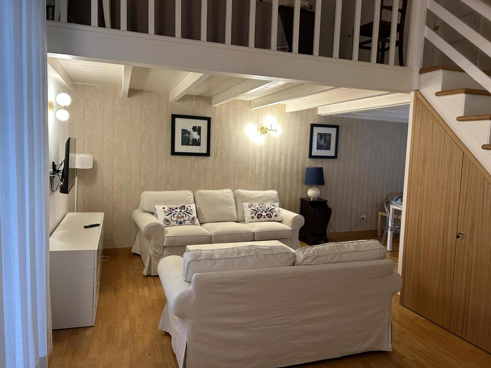 Family Room with Balcony photo 3