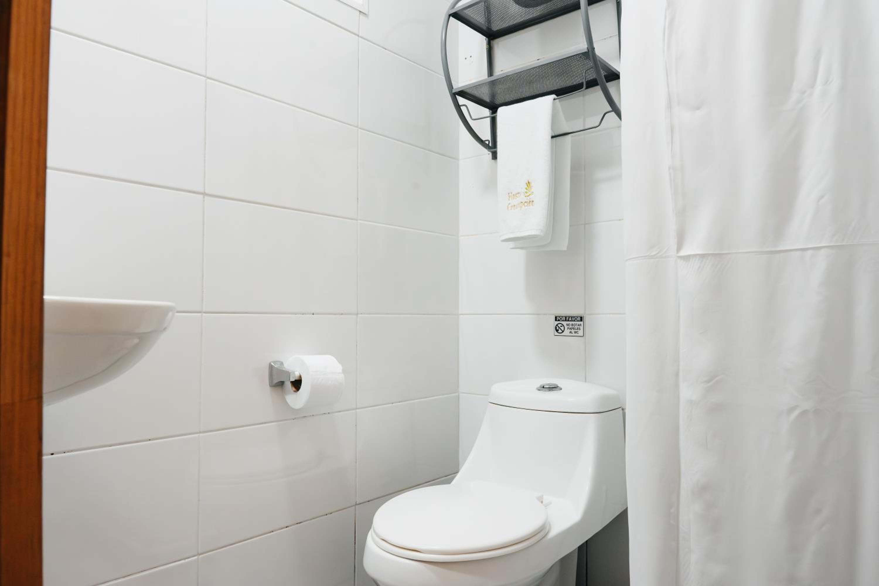Quadruple Room with Private Bathroom photo 3