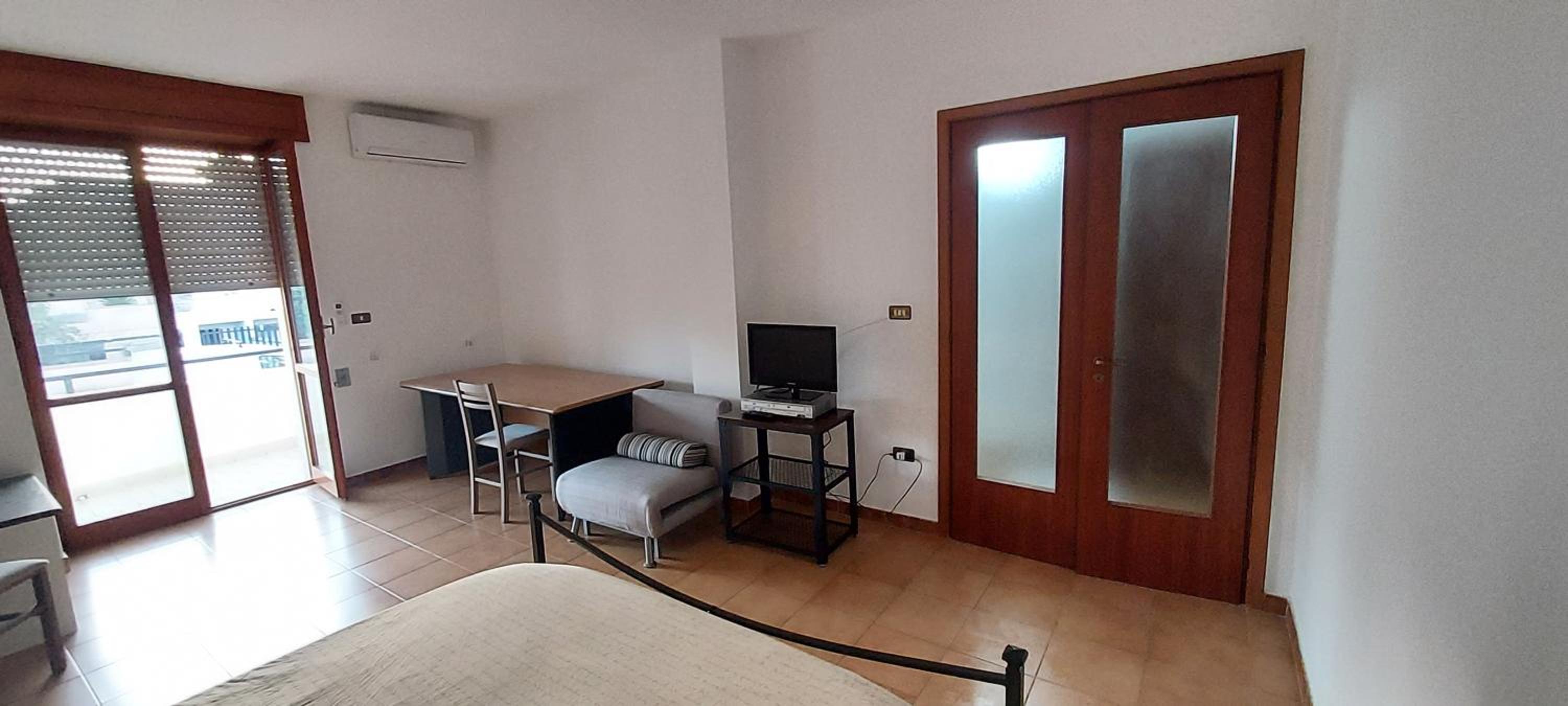 One-Bedroom House - Photo 5