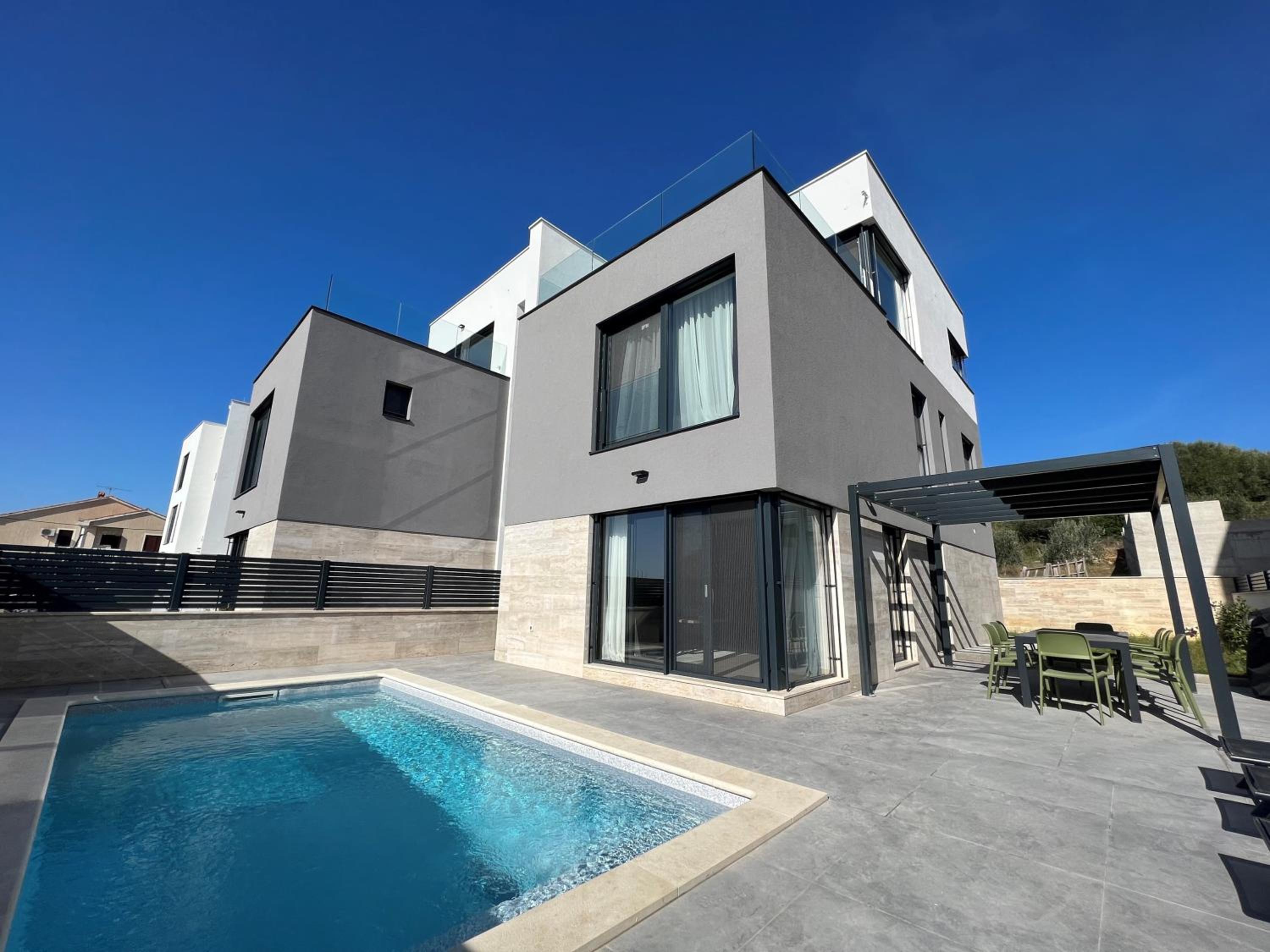 Villa photo 2