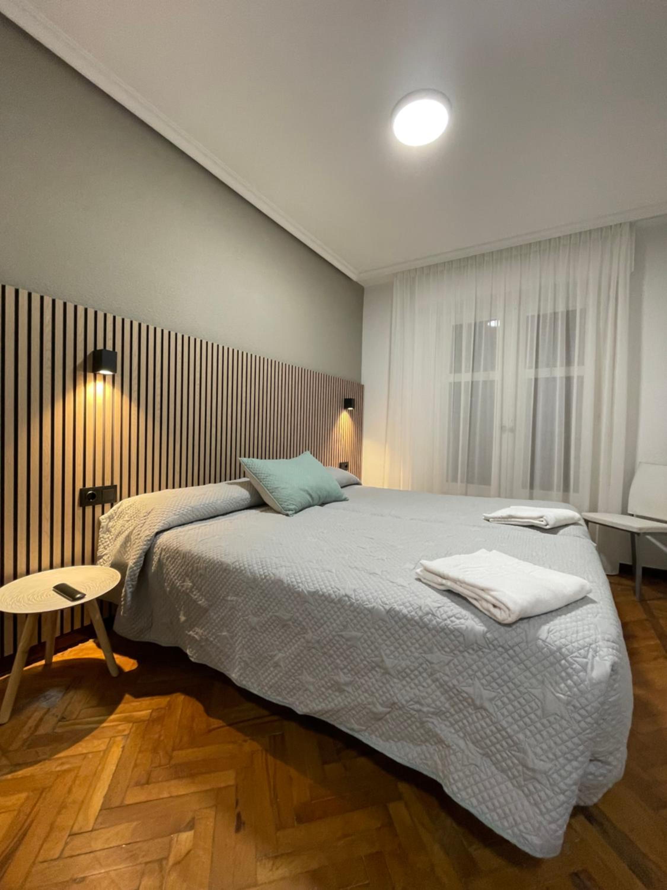 Standard Twin Room with Shared Bathroom photo 2