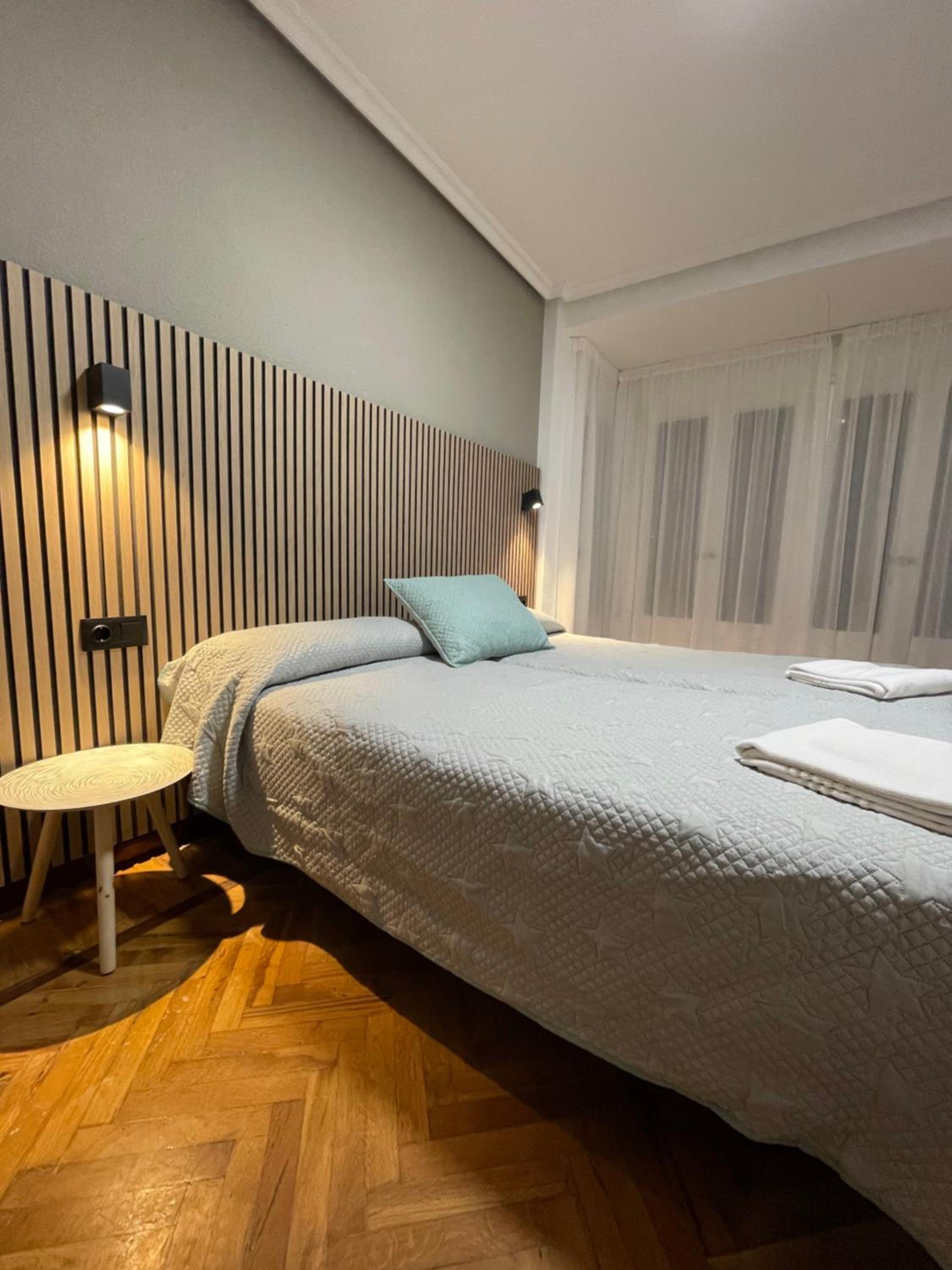 Standard Twin Room with Shared Bathroom photo 3