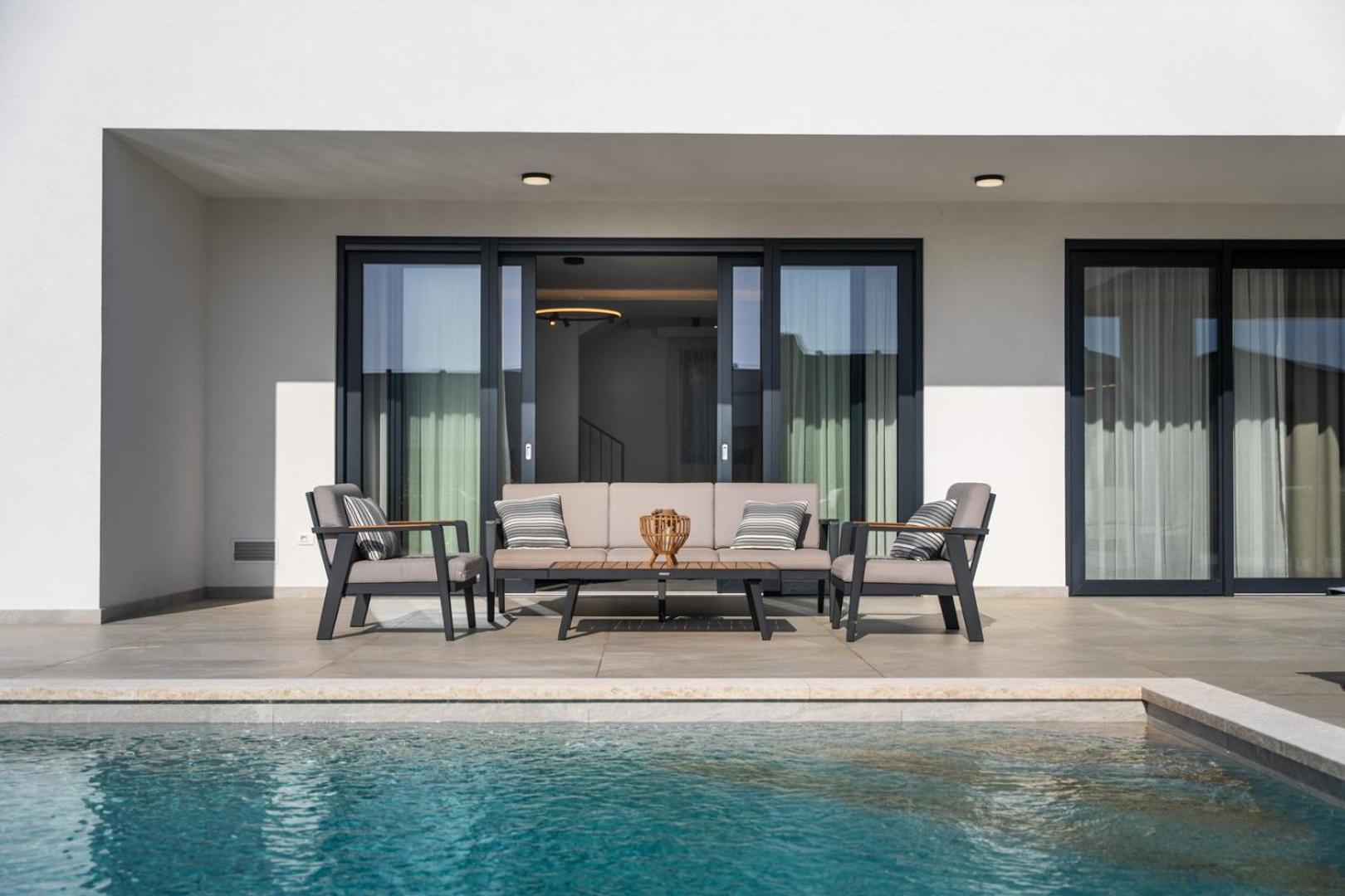 Villa photo 2