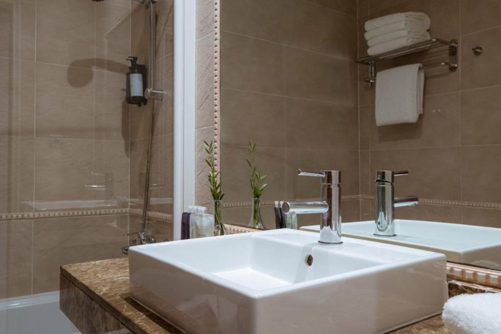 Superior Triple Room with Sea View photo 3