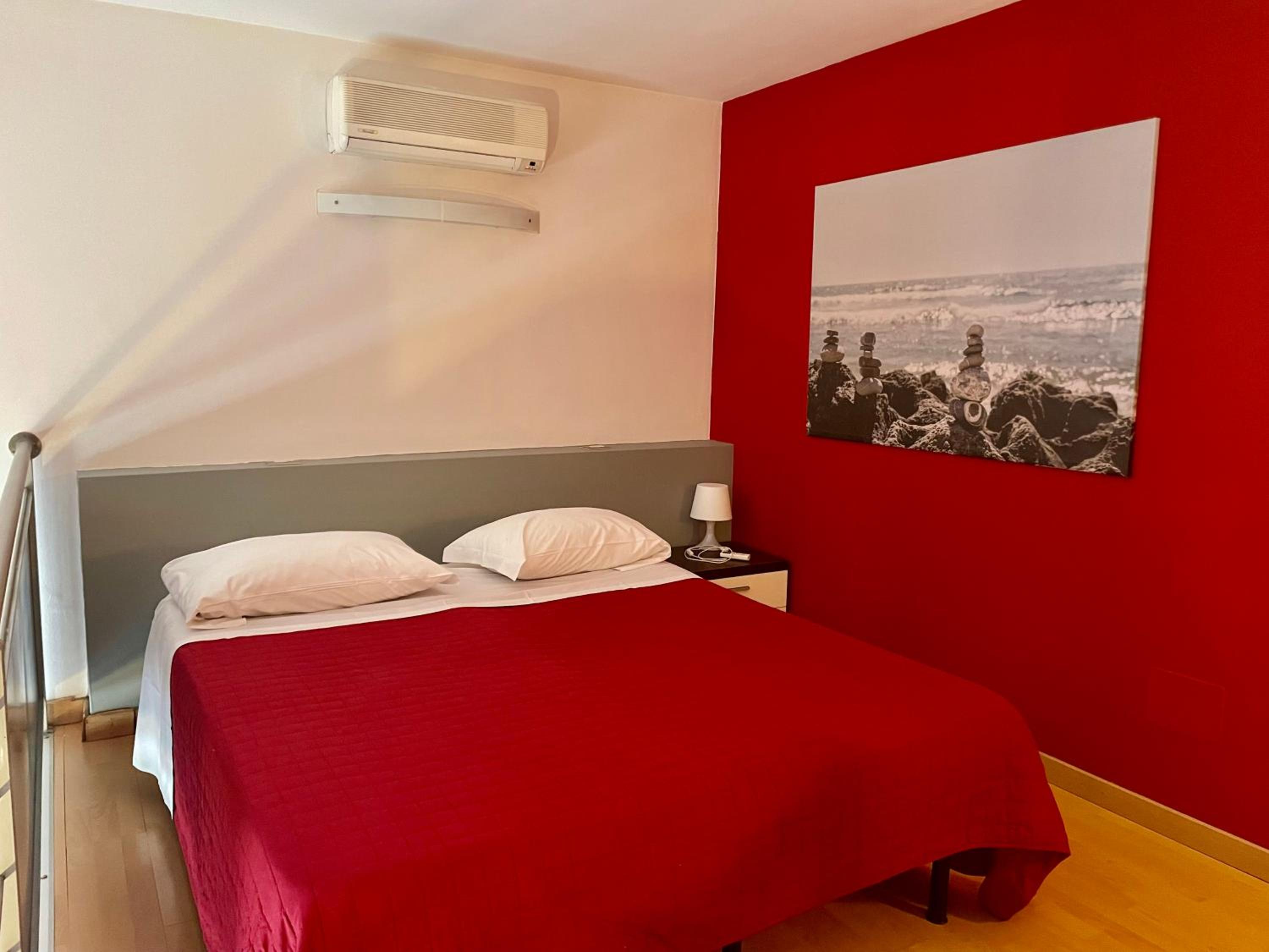 One-Bedroom Apartment - Split Level (2 adults)  photo 1