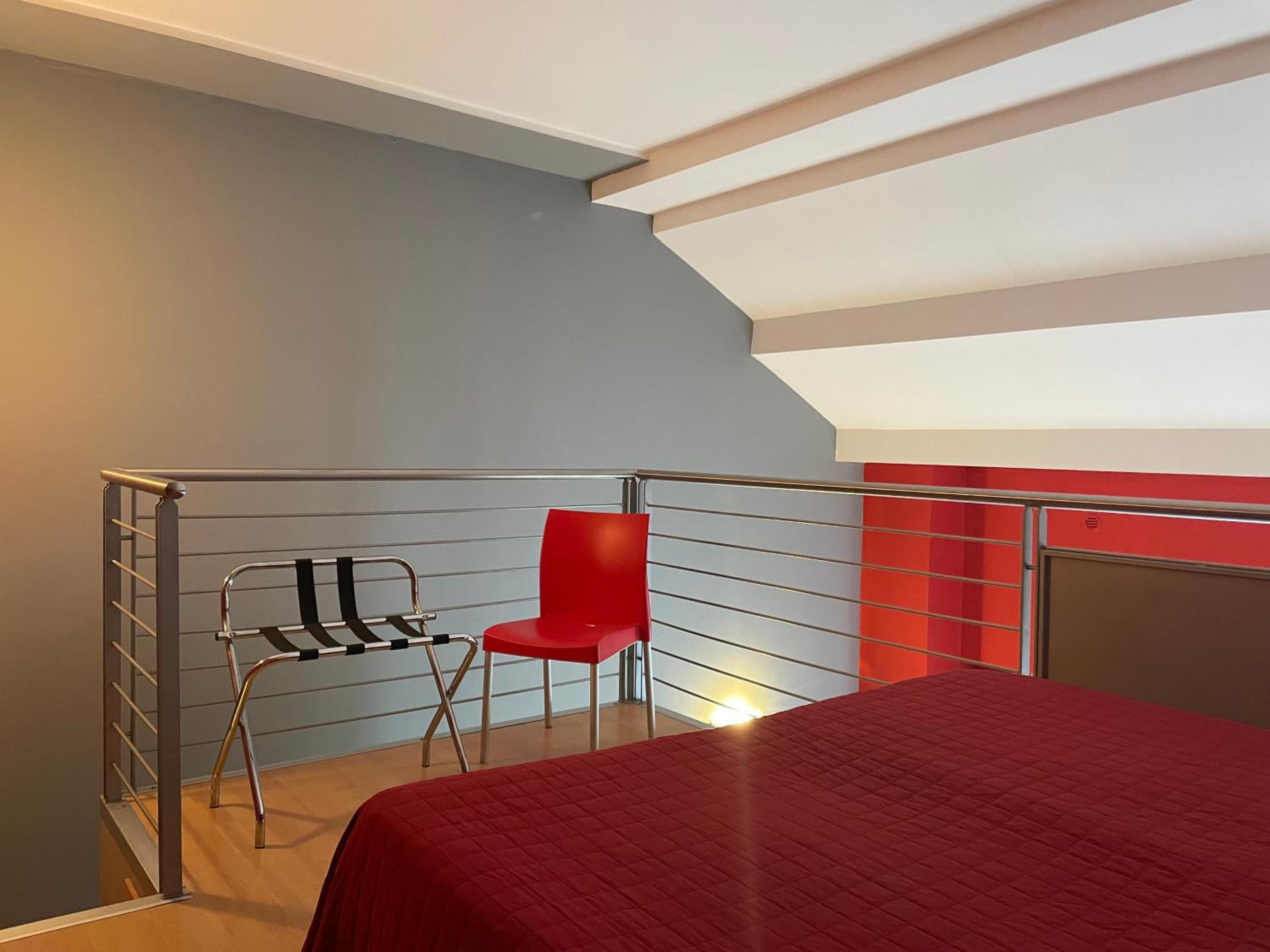One-Bedroom Apartment - Split Level (2 adults)  photo 2