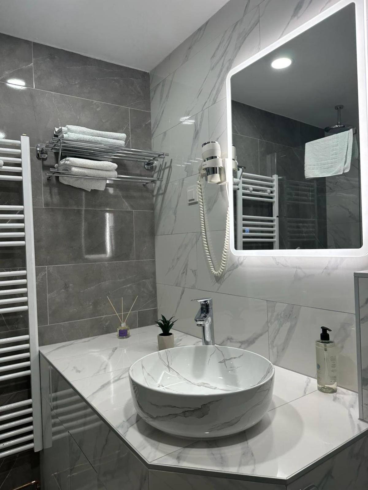 Triple Room - Photo 6