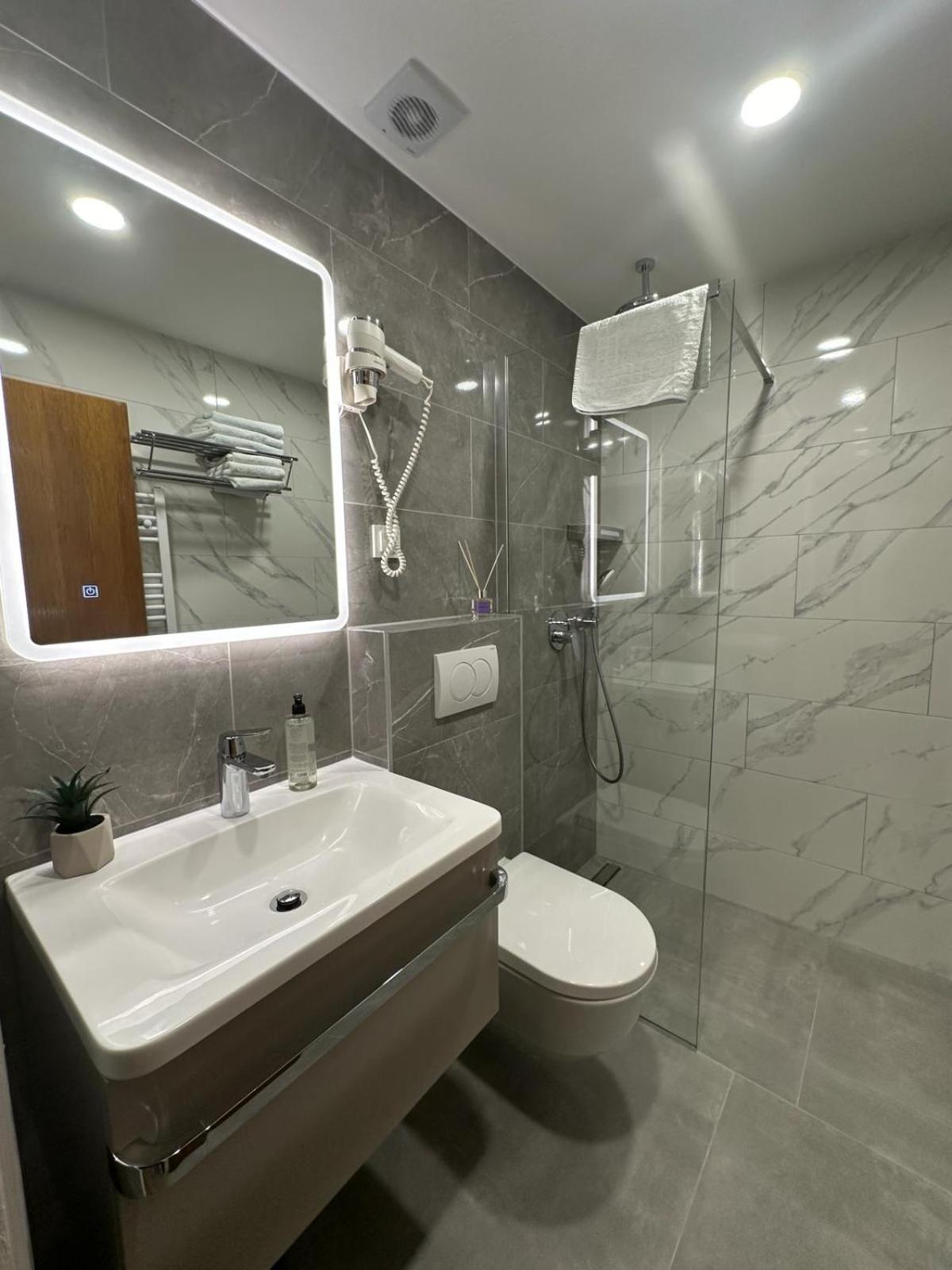 Studio Apartment - Photo 22