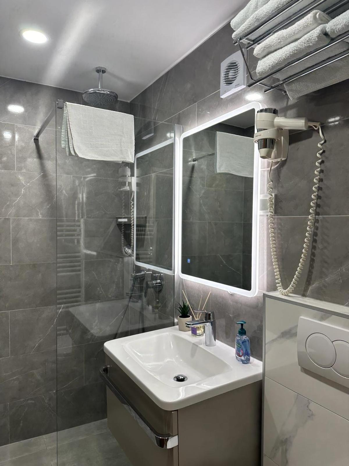 Triple Room - Photo 21