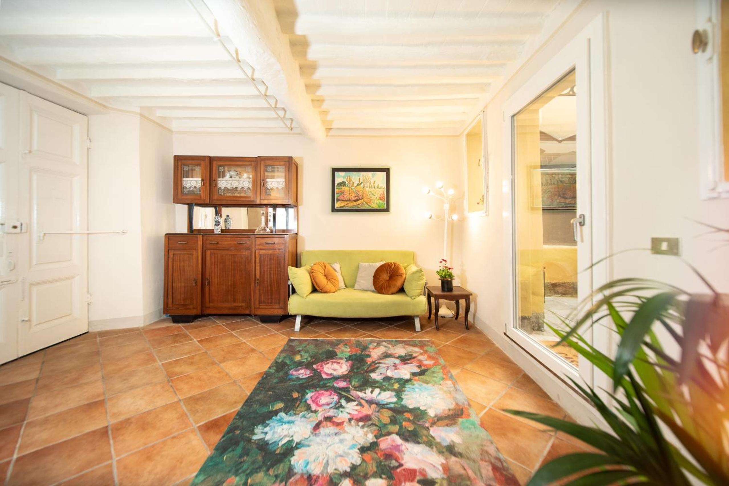 Apartment with Garden View