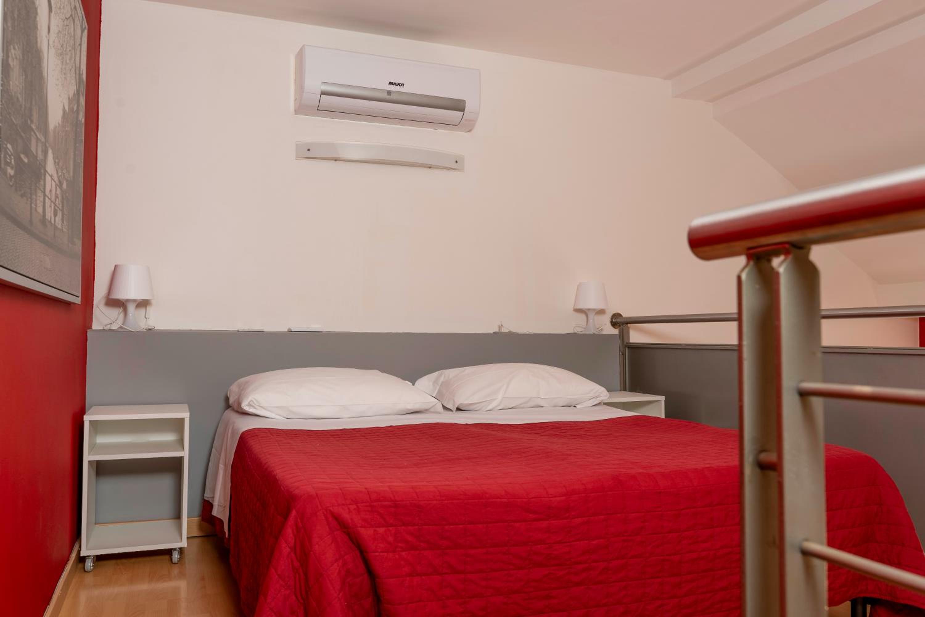 One-Bedroom Apartment - Split Level (3 or 4 adults) 