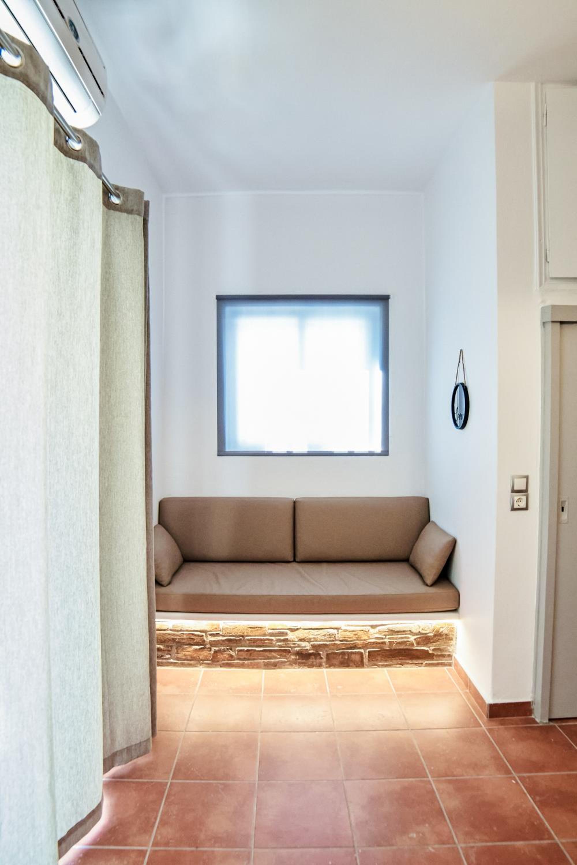 One-Bedroom Apartment photo 3