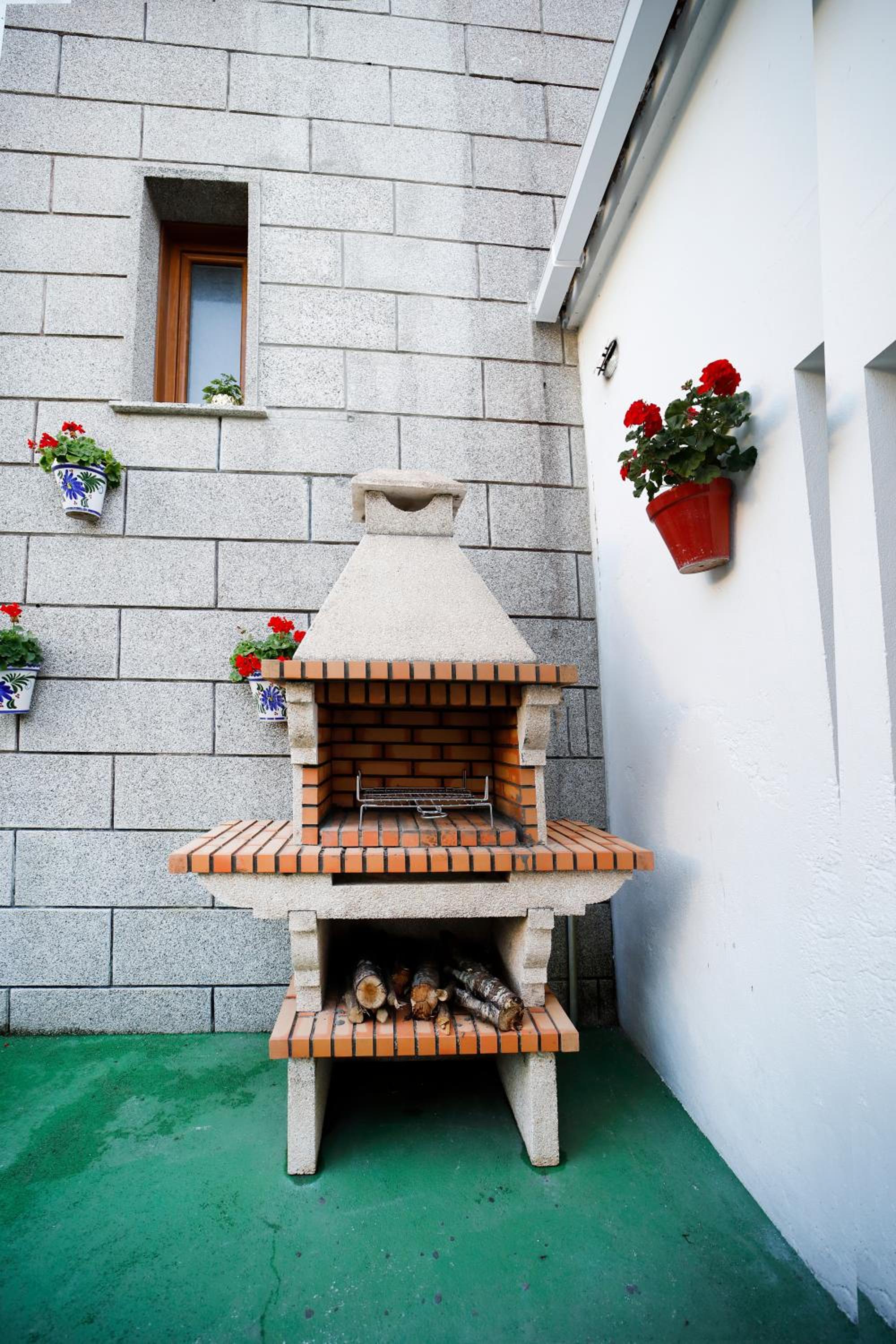Three-Bedroom House photo 2