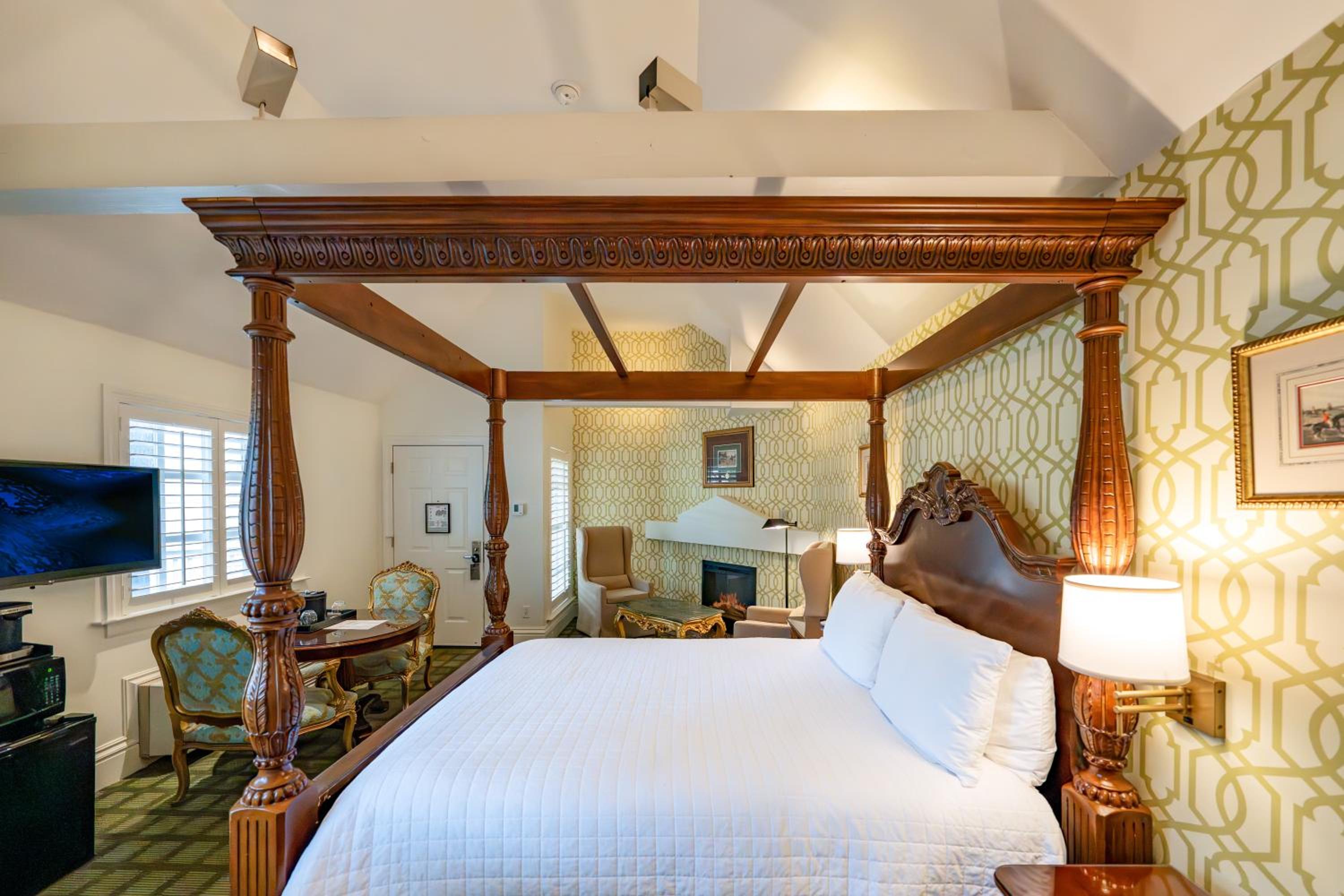 Deluxe Queen Room
